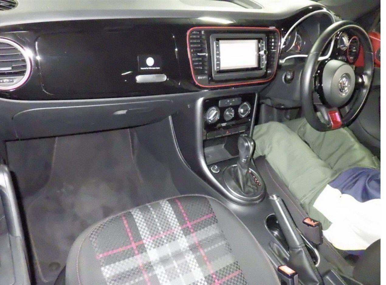 Volkswagen Beetle view 5