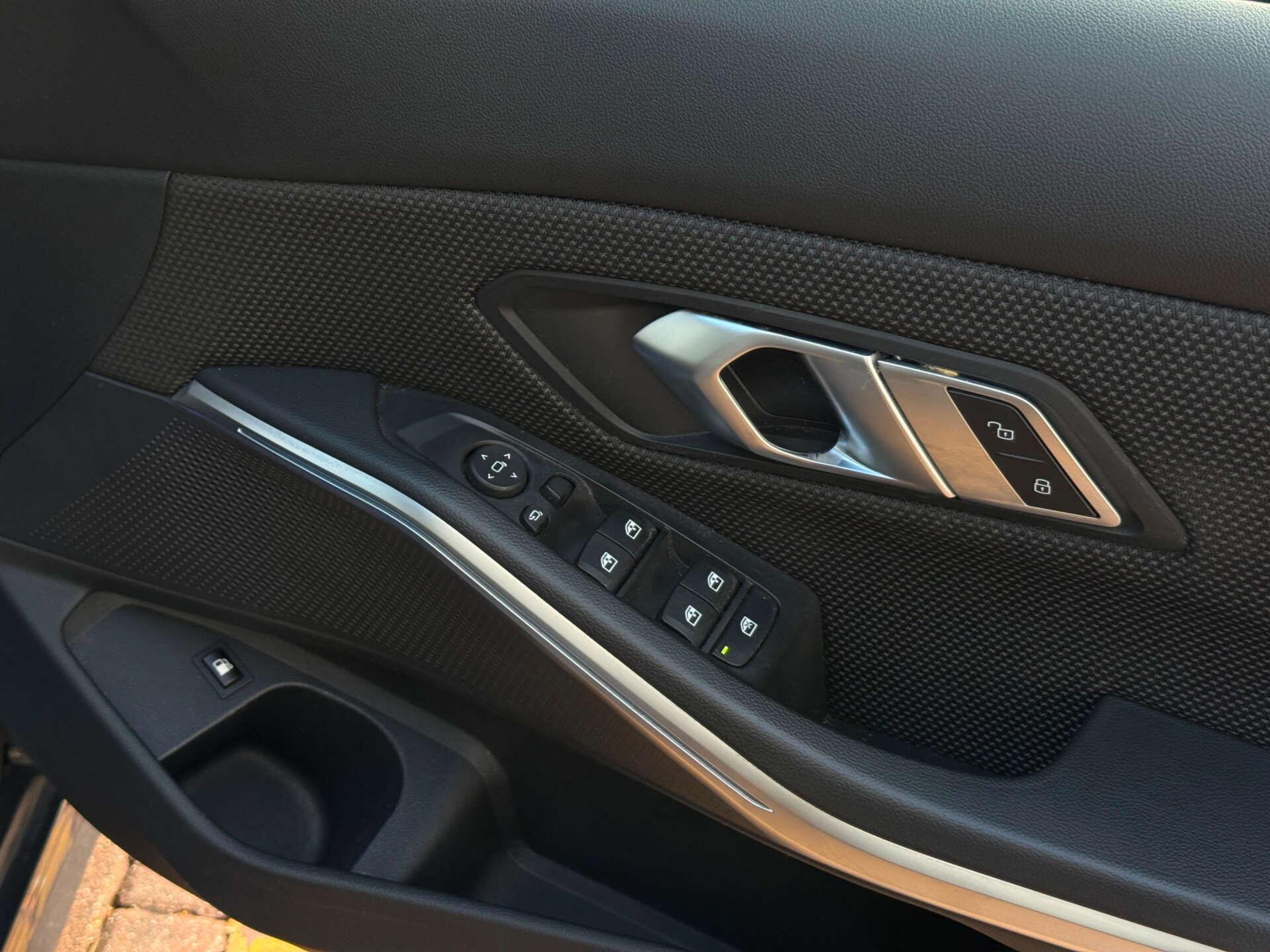 BMW 3 Series view 18