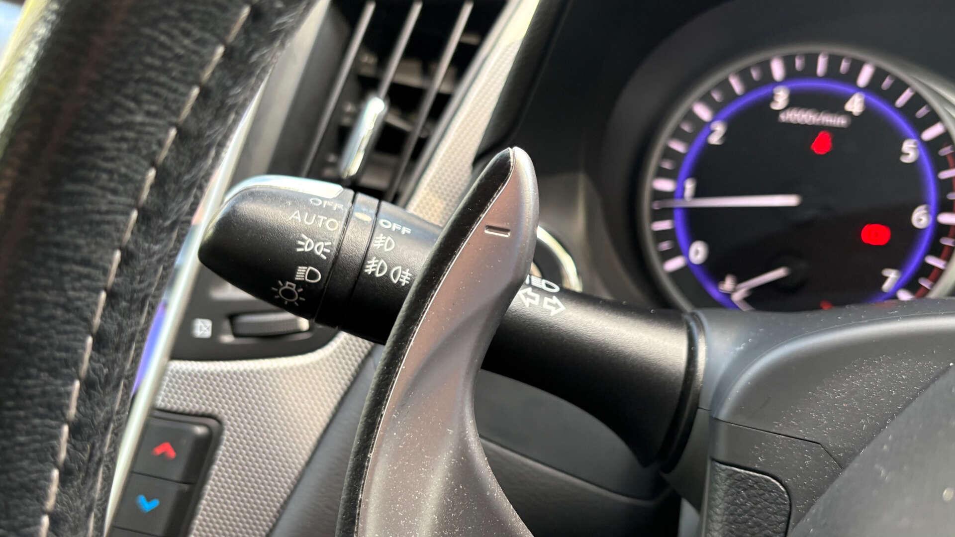 Infiniti Q50 view 19