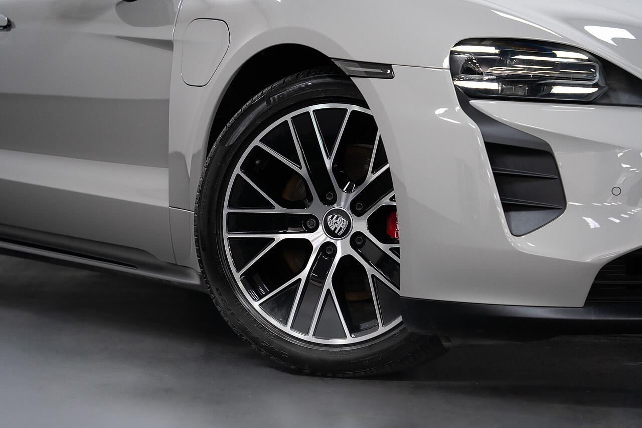 Porsche Taycan view 32