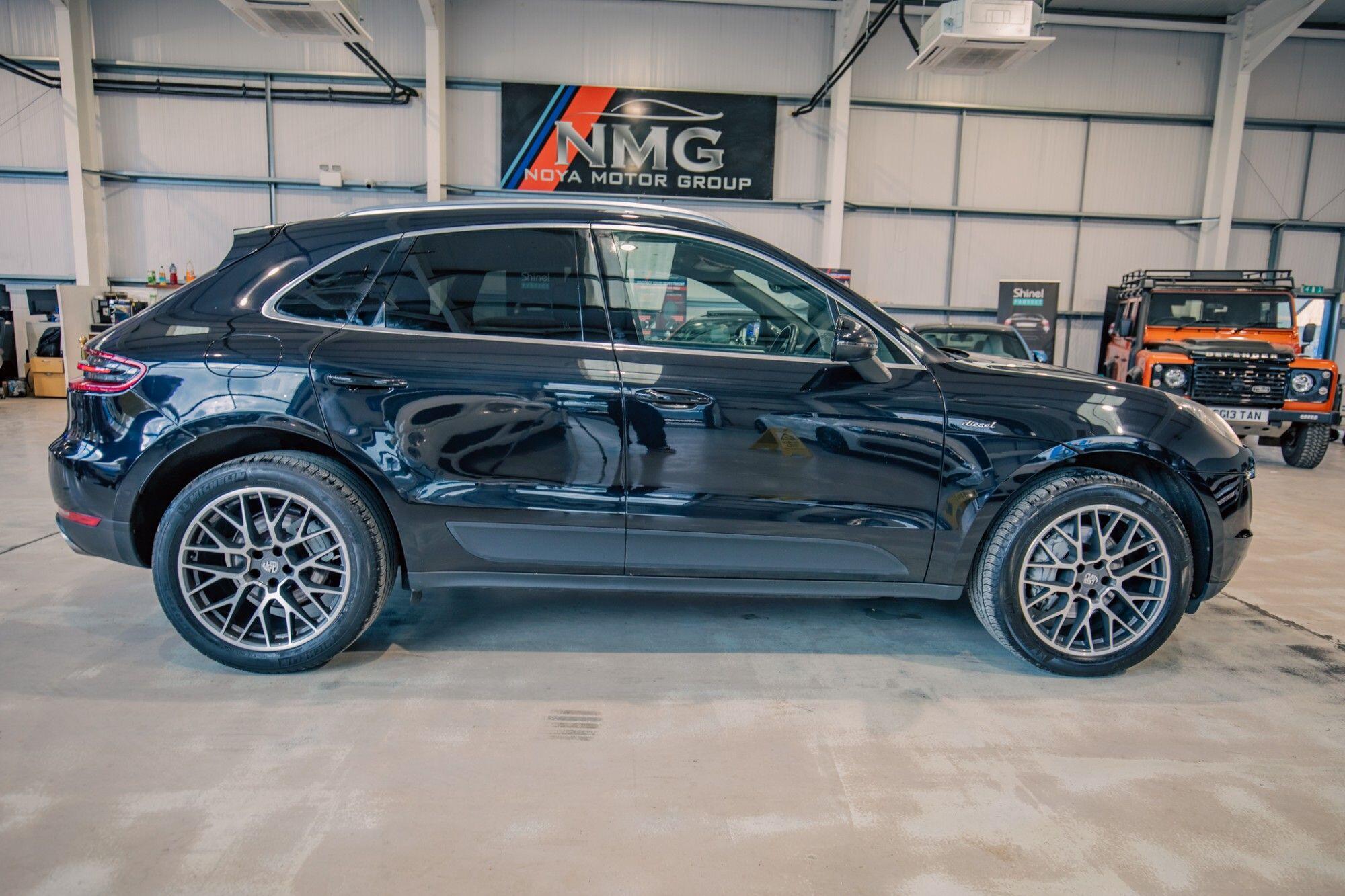 Porsche Macan view 26