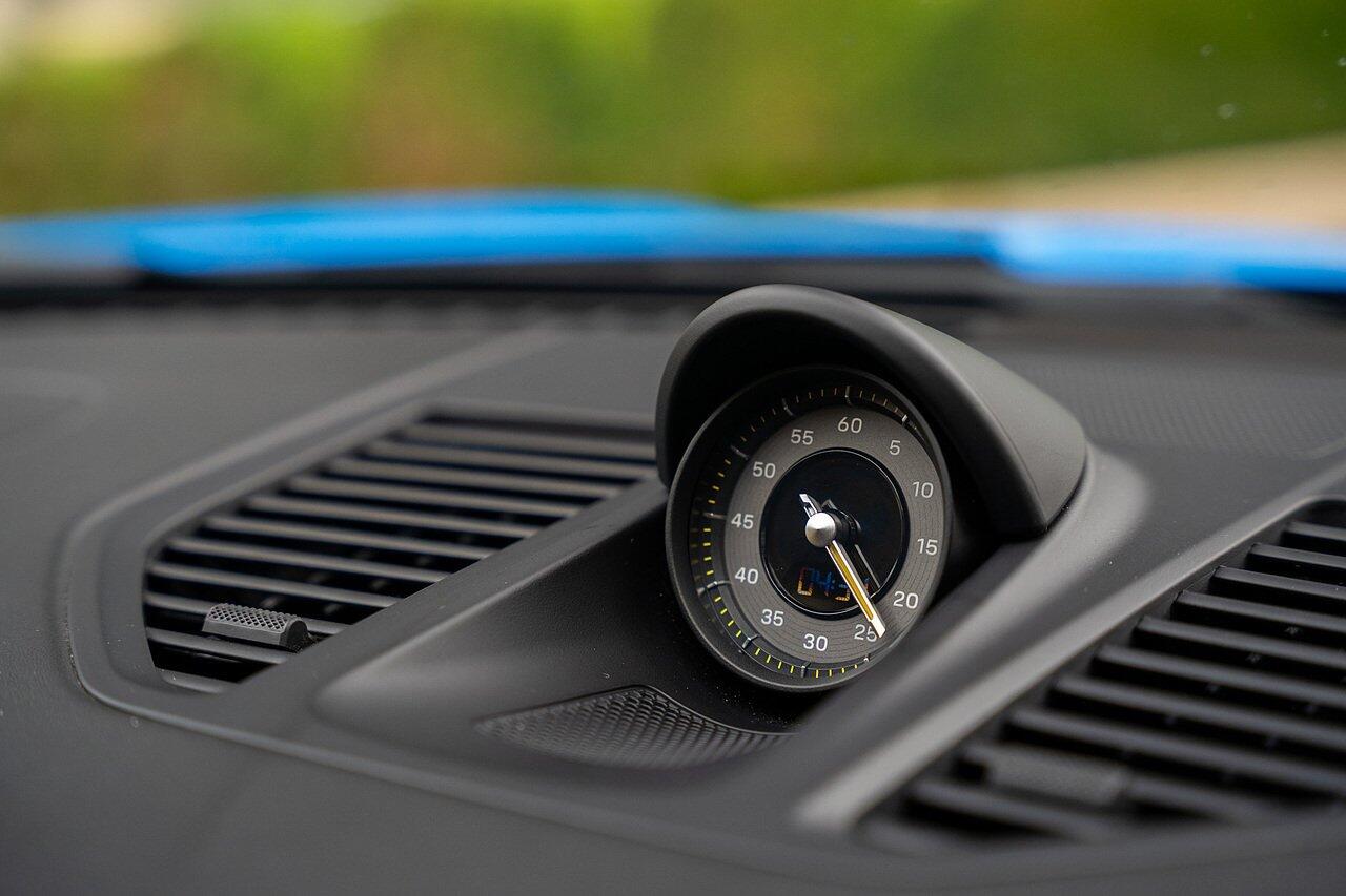 Porsche 911 view 64