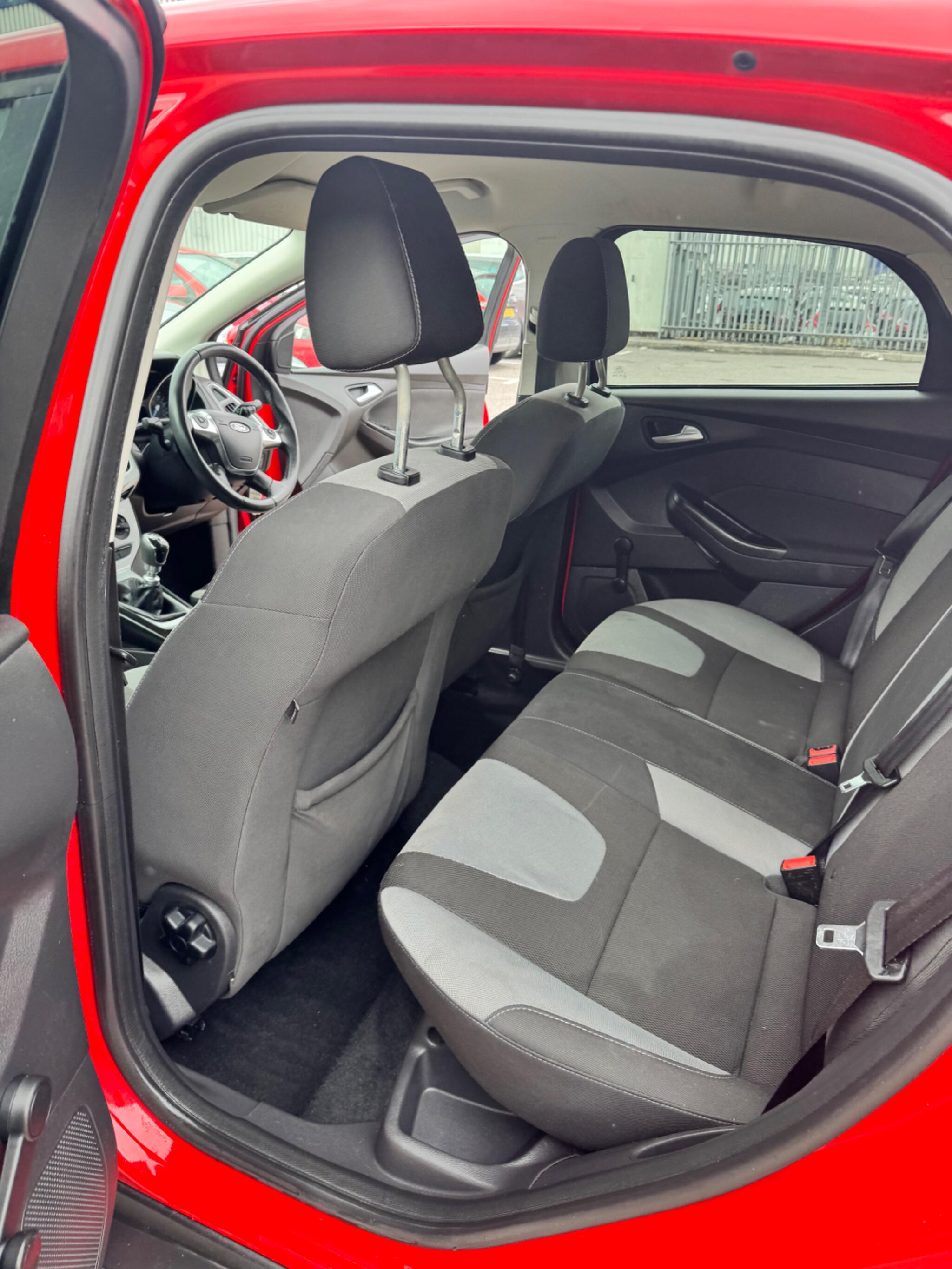 Ford Focus view 28