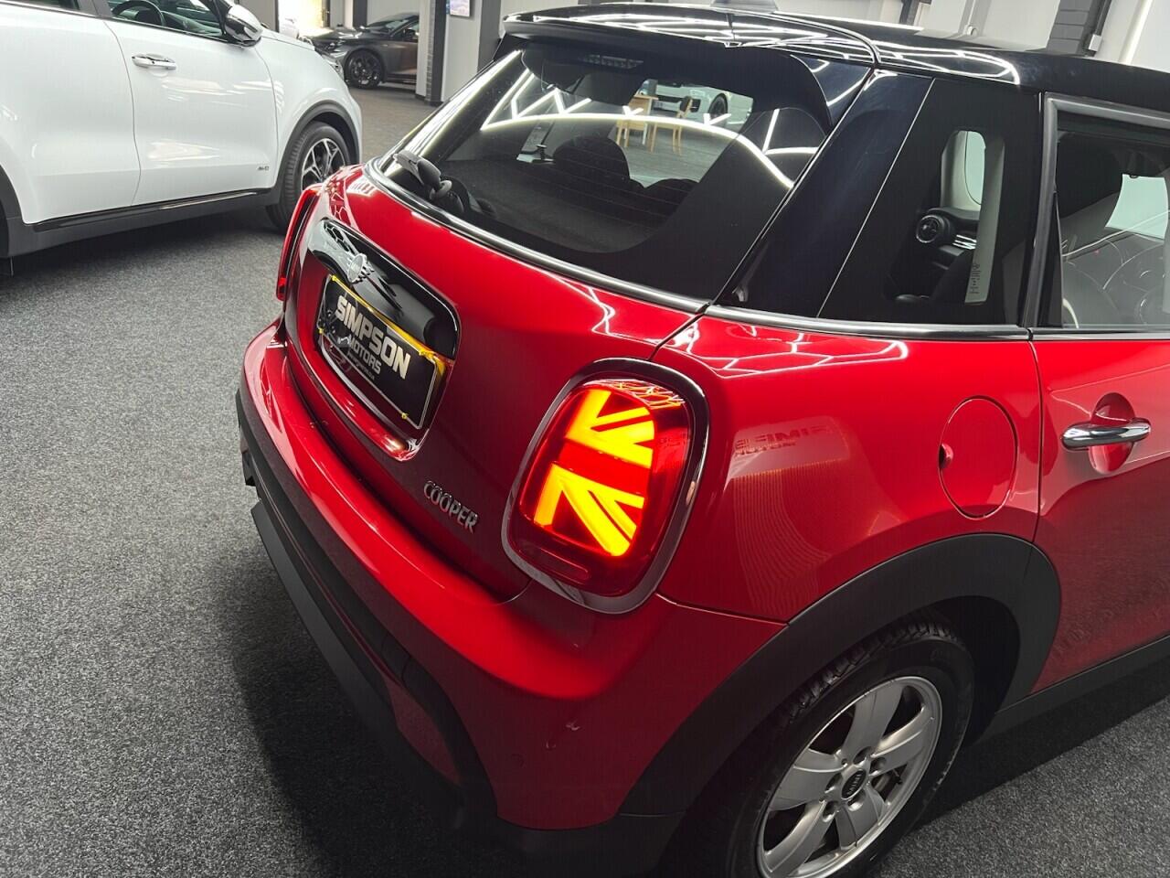 Mini Hatch view 11