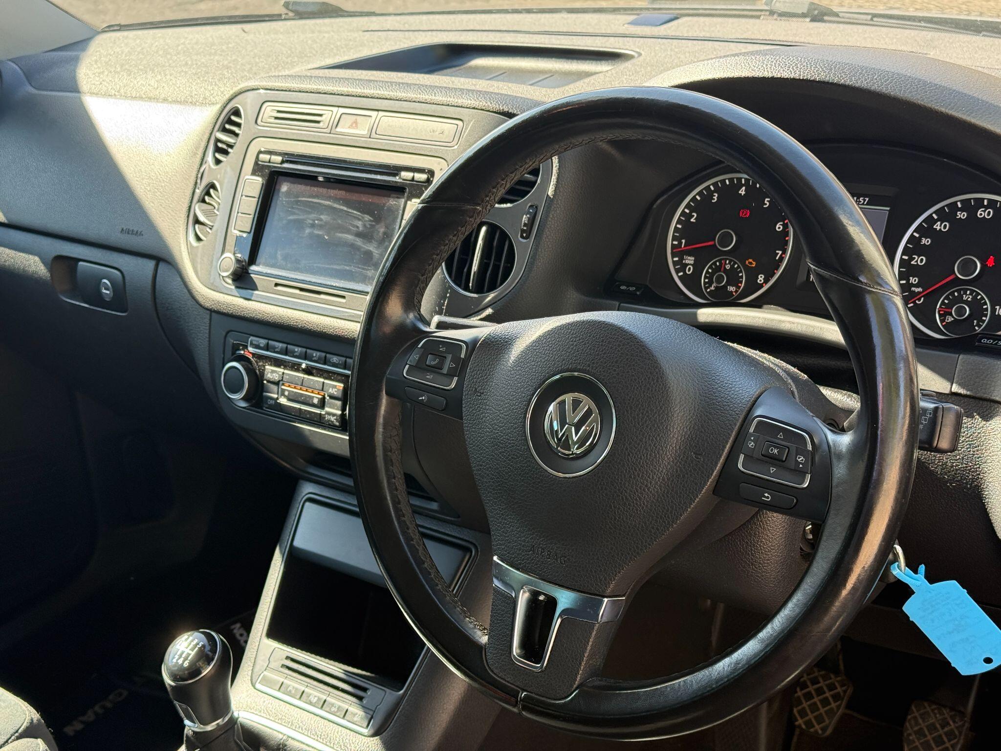 Volkswagen Tiguan view 12