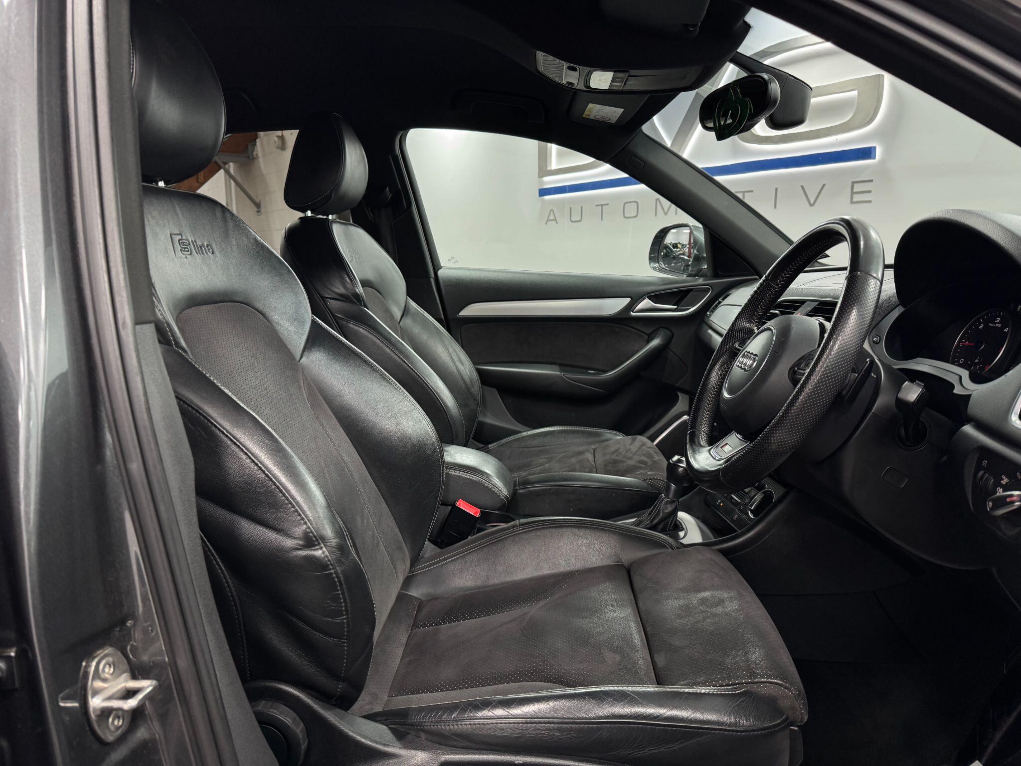 Audi Q3 view 21