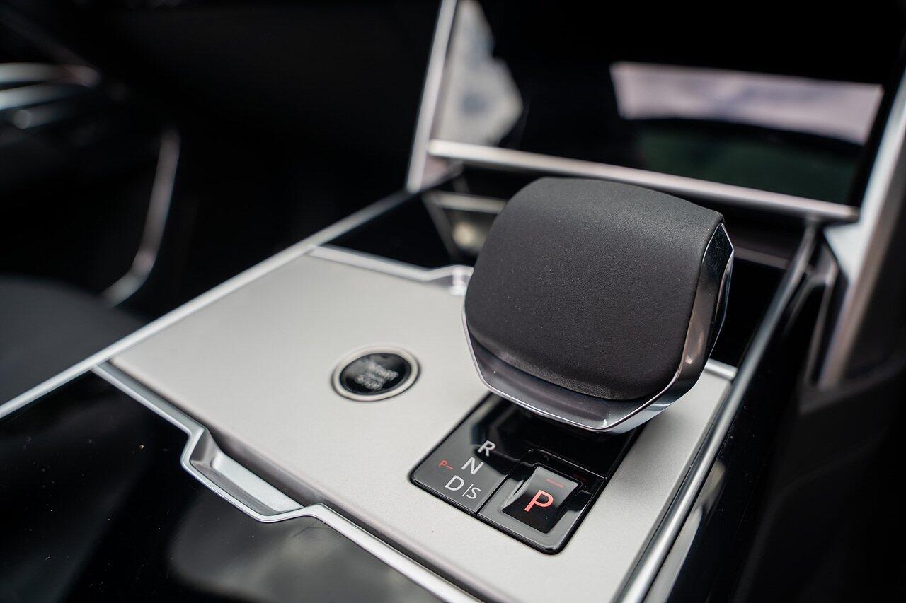 Land Rover Range Rover view 59