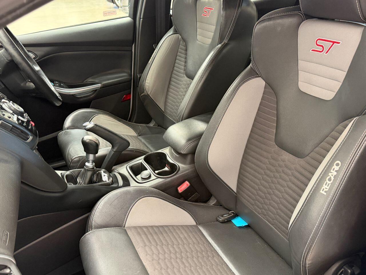 Ford Focus view 33