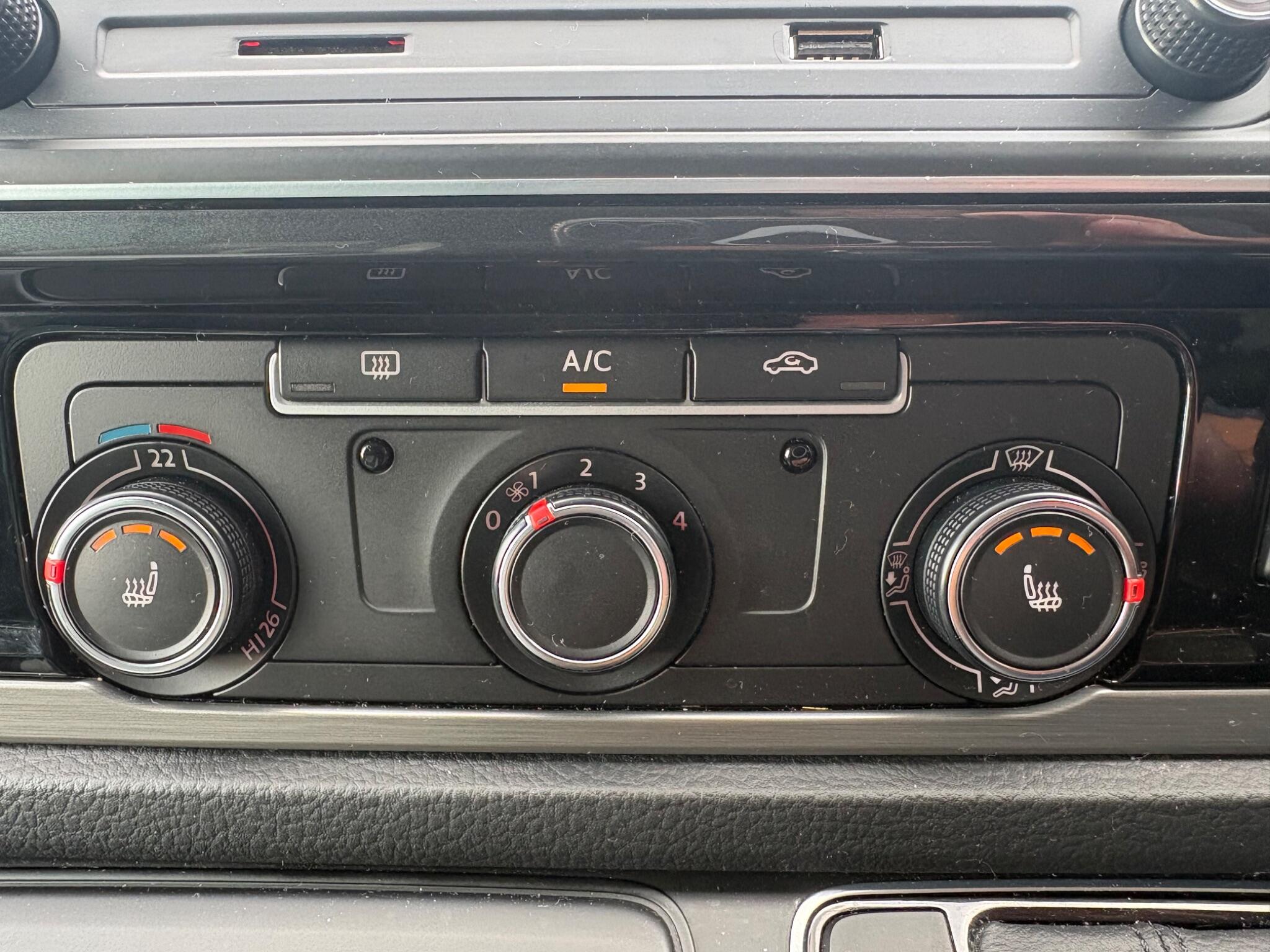 Volkswagen Transporter view 36