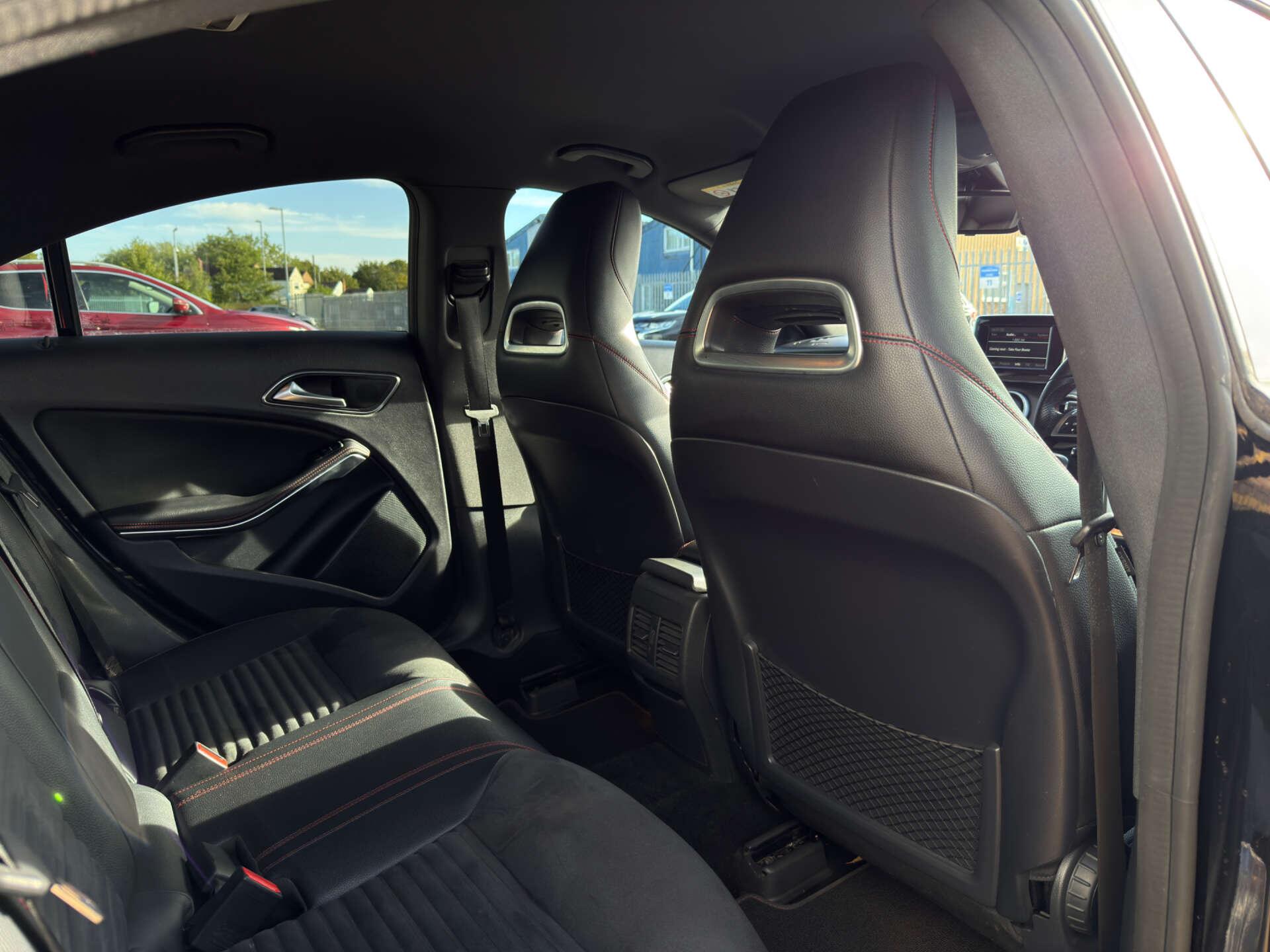 Mercedes-Benz Cla view 23