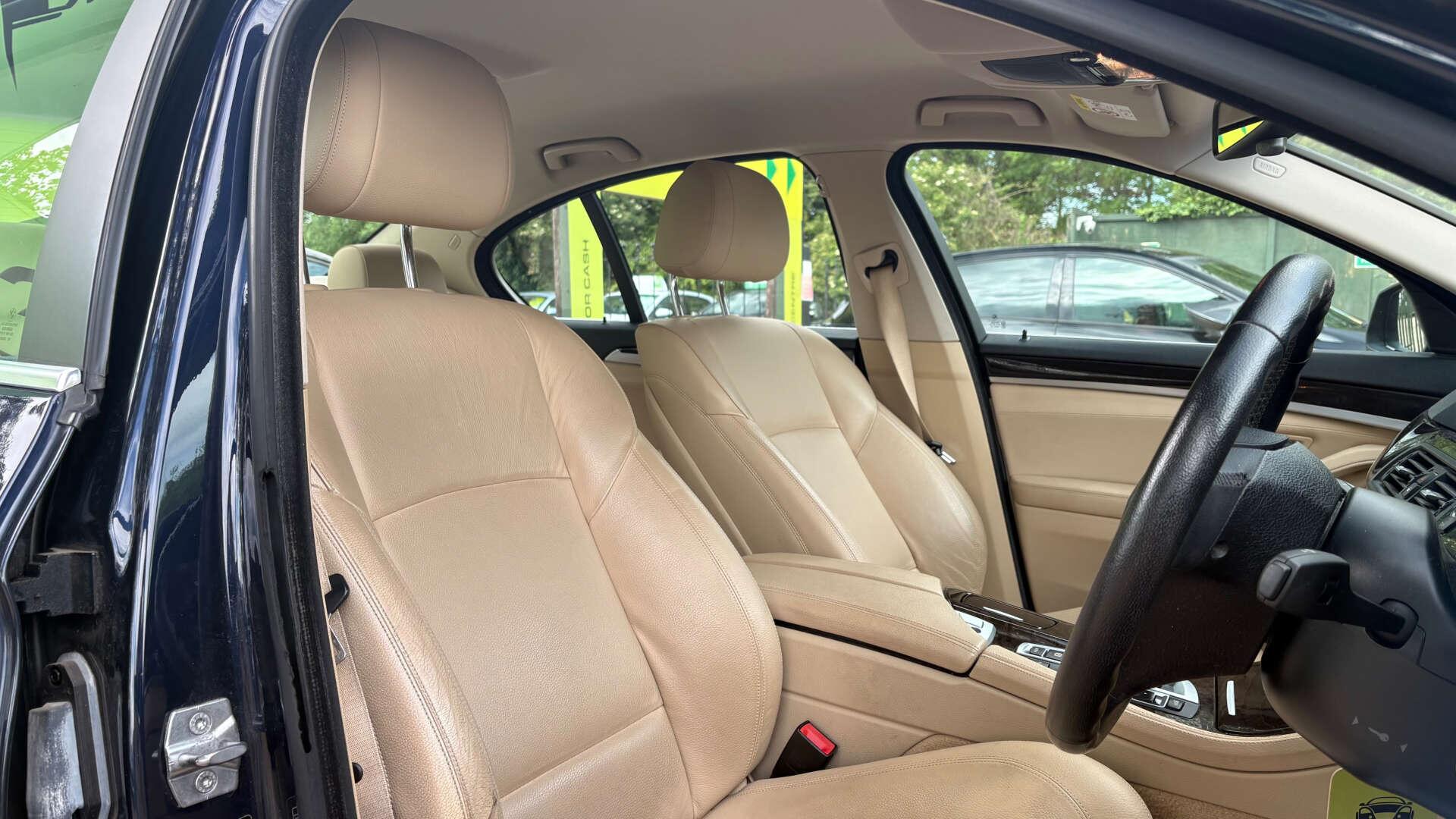 BMW 5 Series view 8