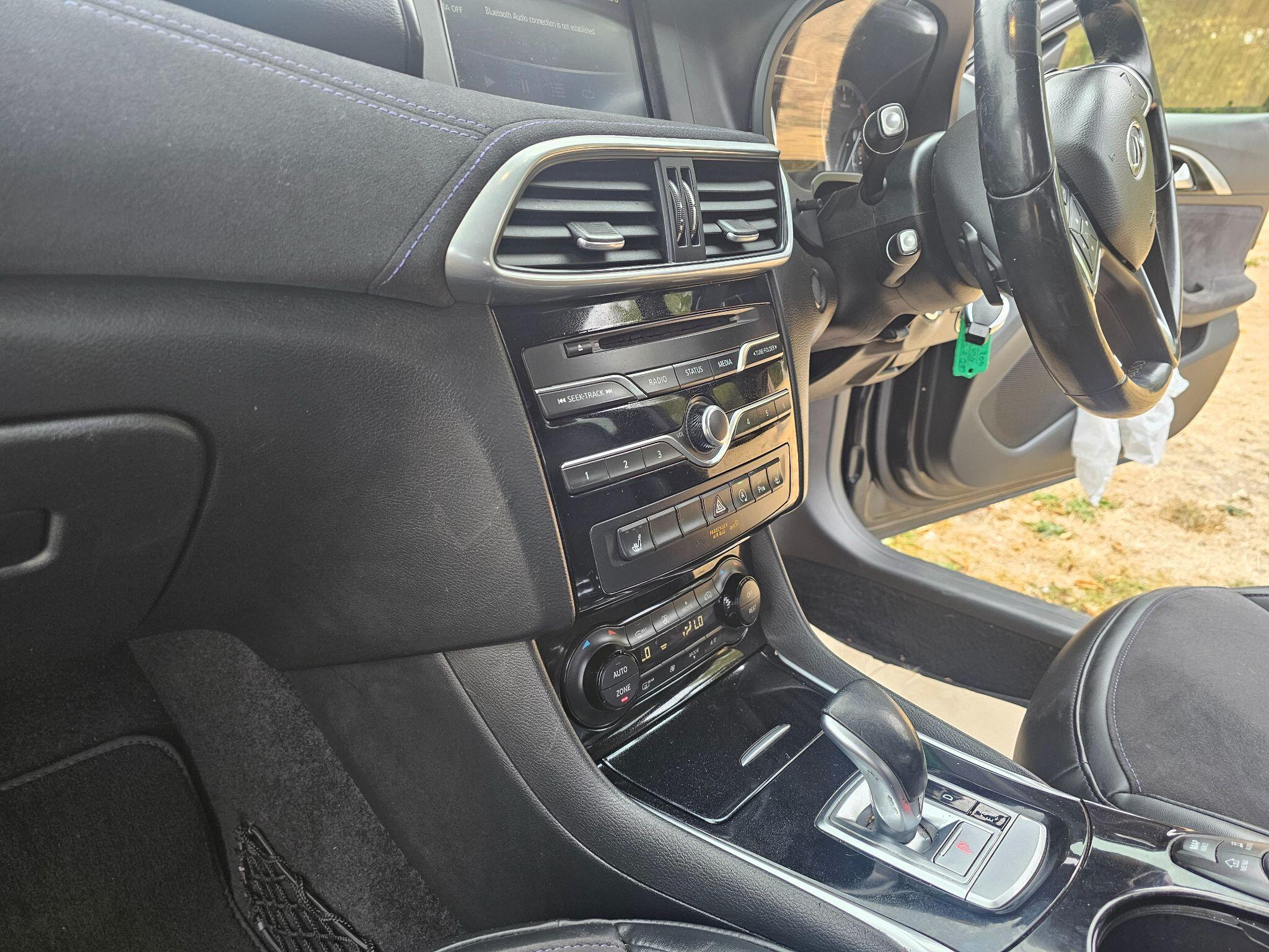 Infiniti Q30 view 27