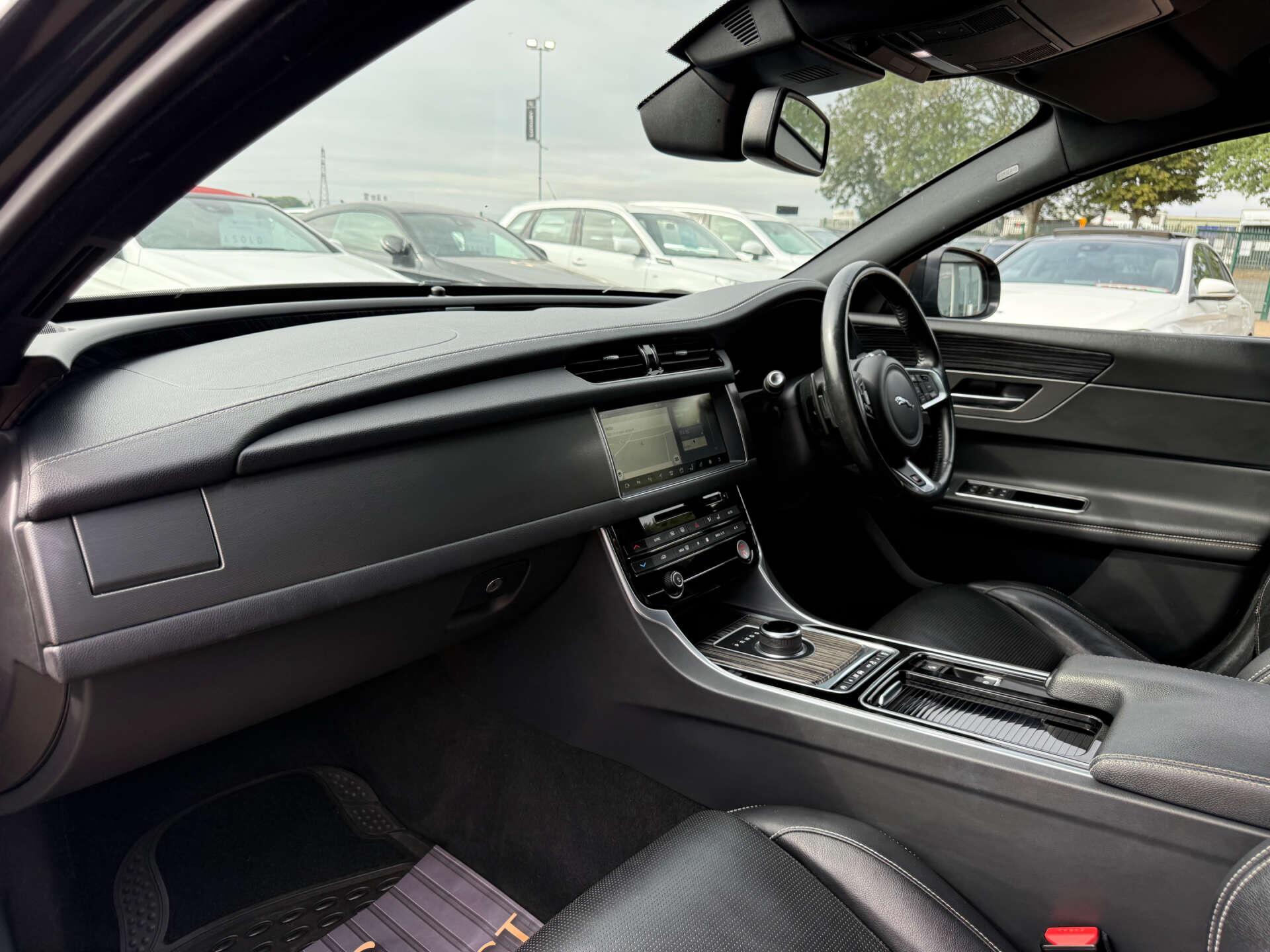 Jaguar XF view 74