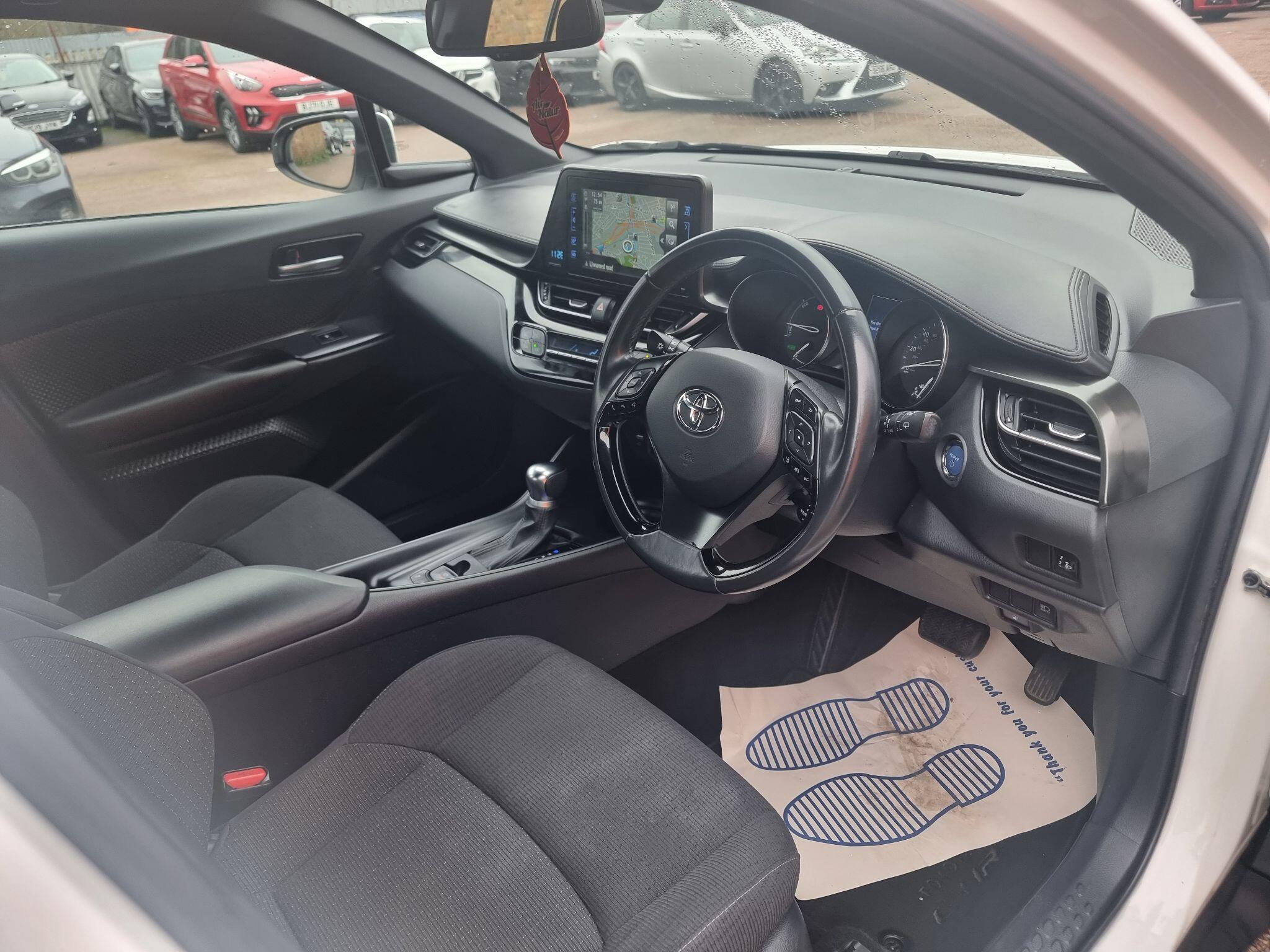 Toyota C-HR view 26