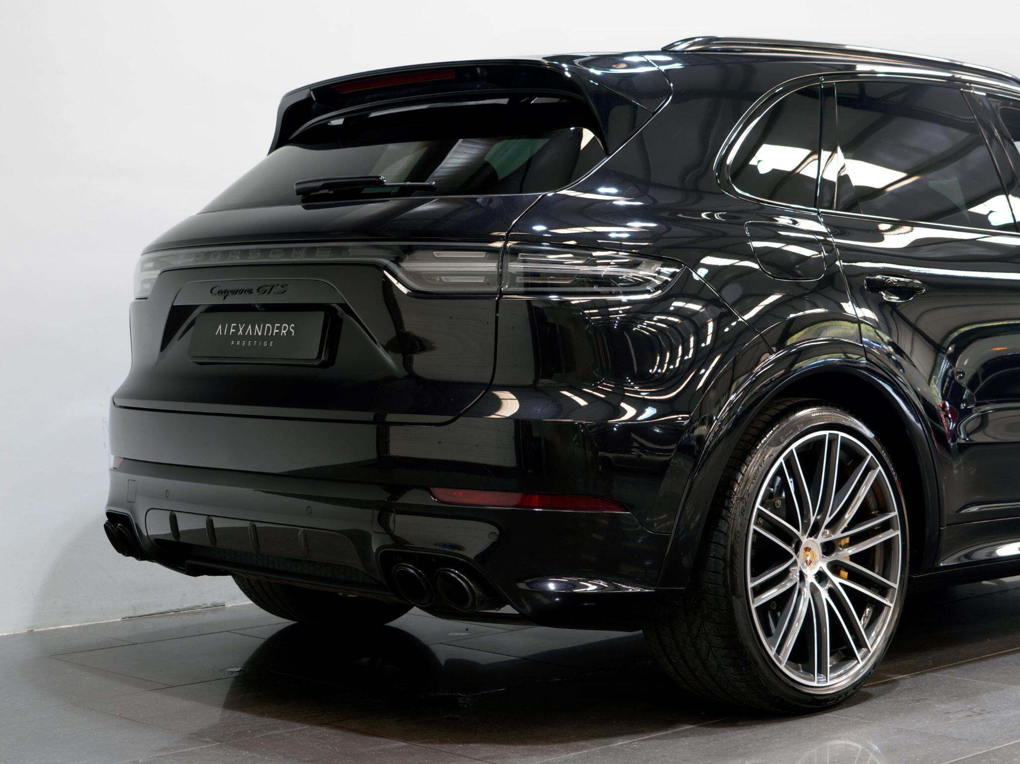 Porsche Cayenne view 10