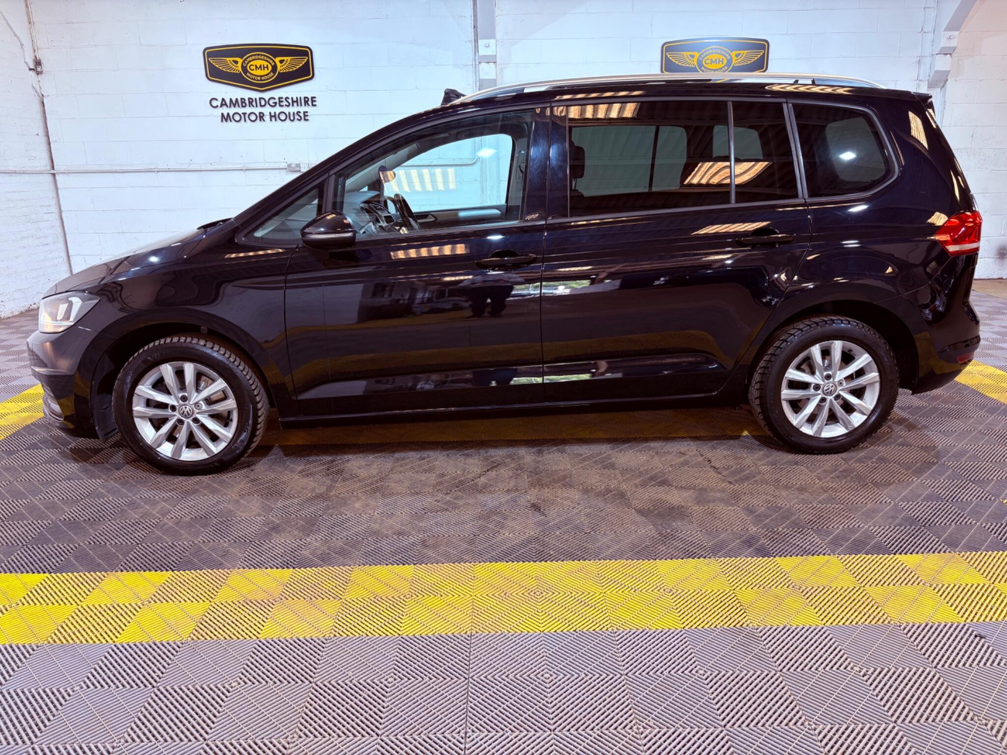 Volkswagen Touran view 29