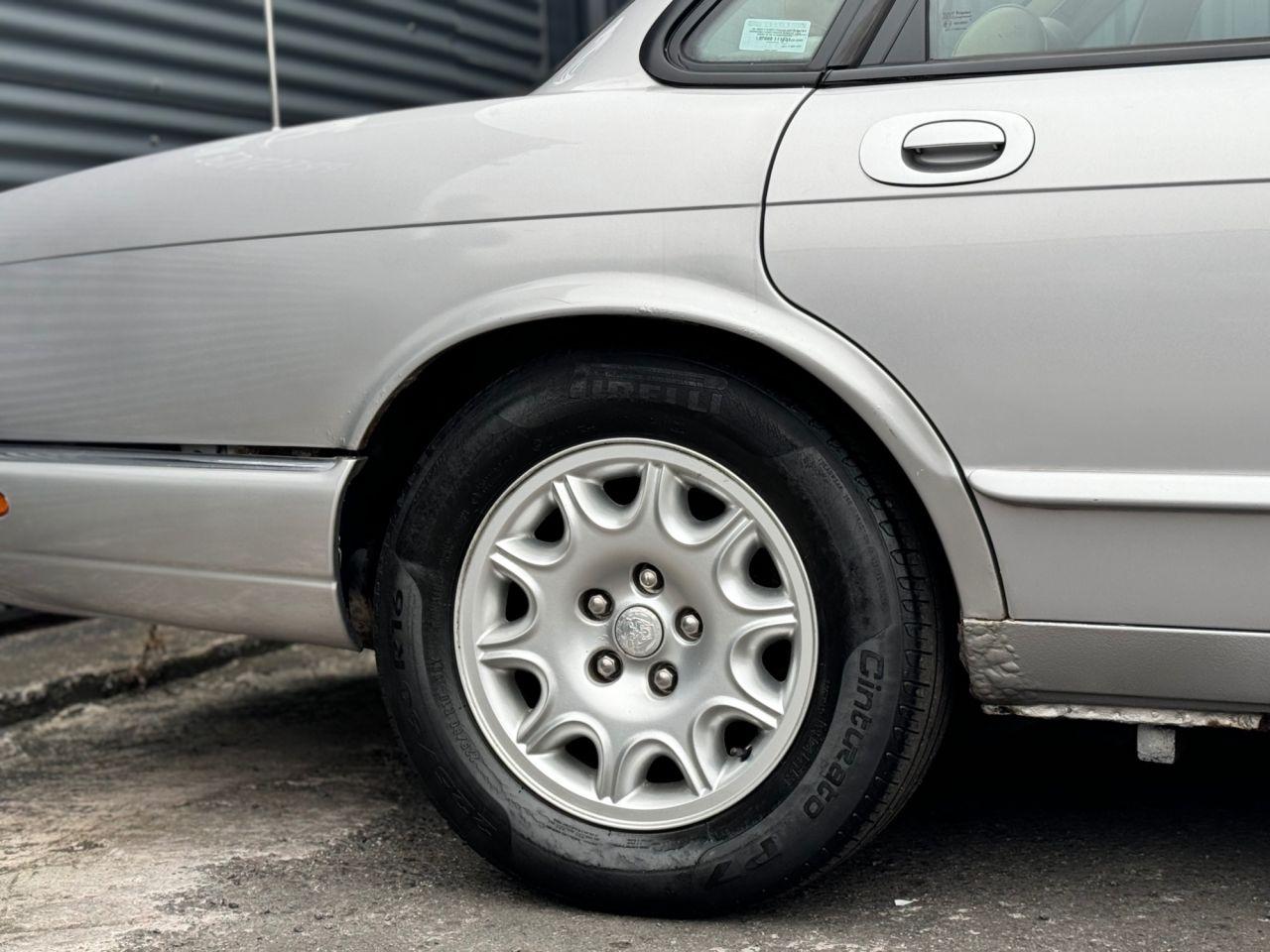 Jaguar XJ view 12
