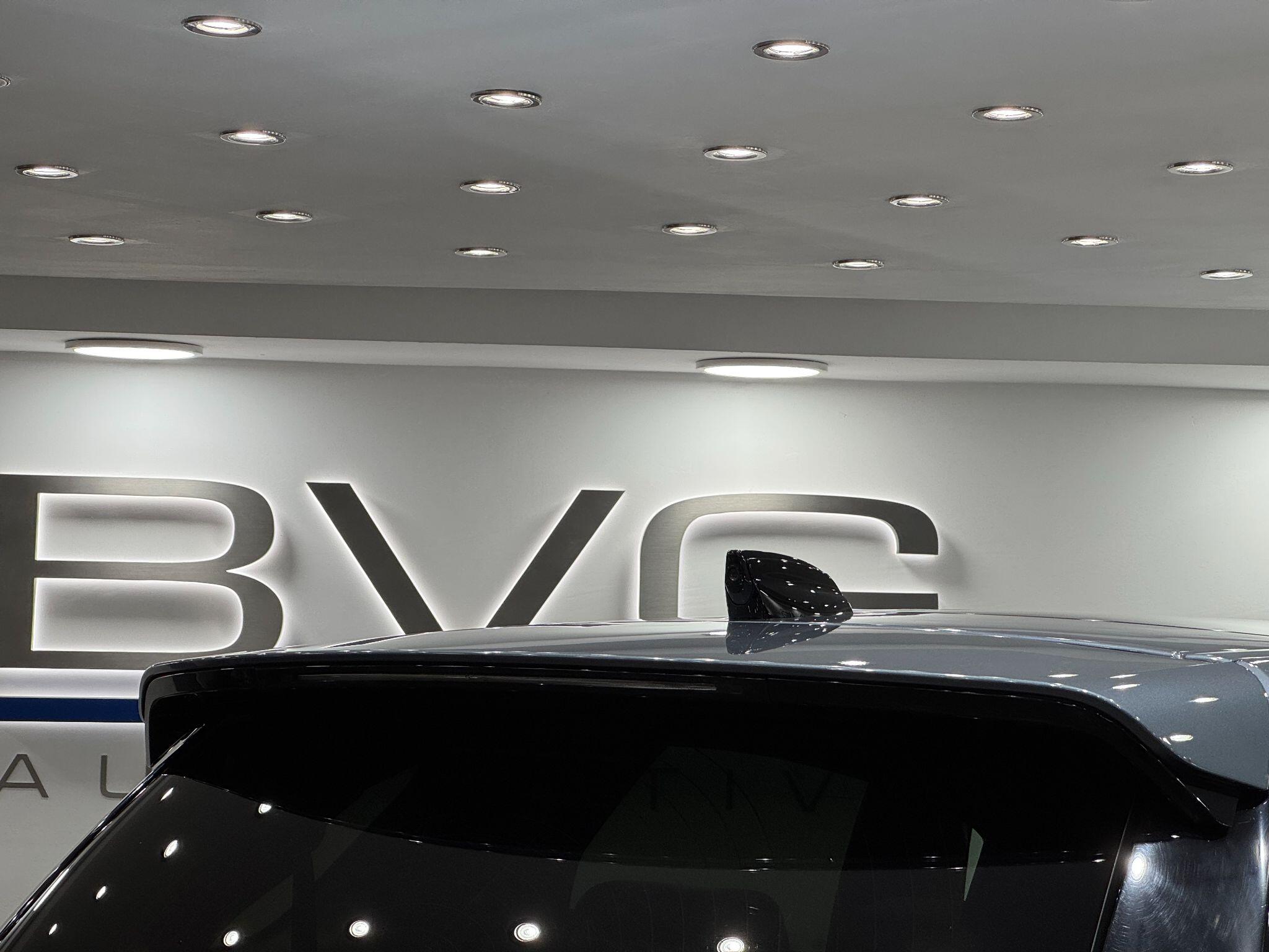 Land Rover Discovery Sport view 19