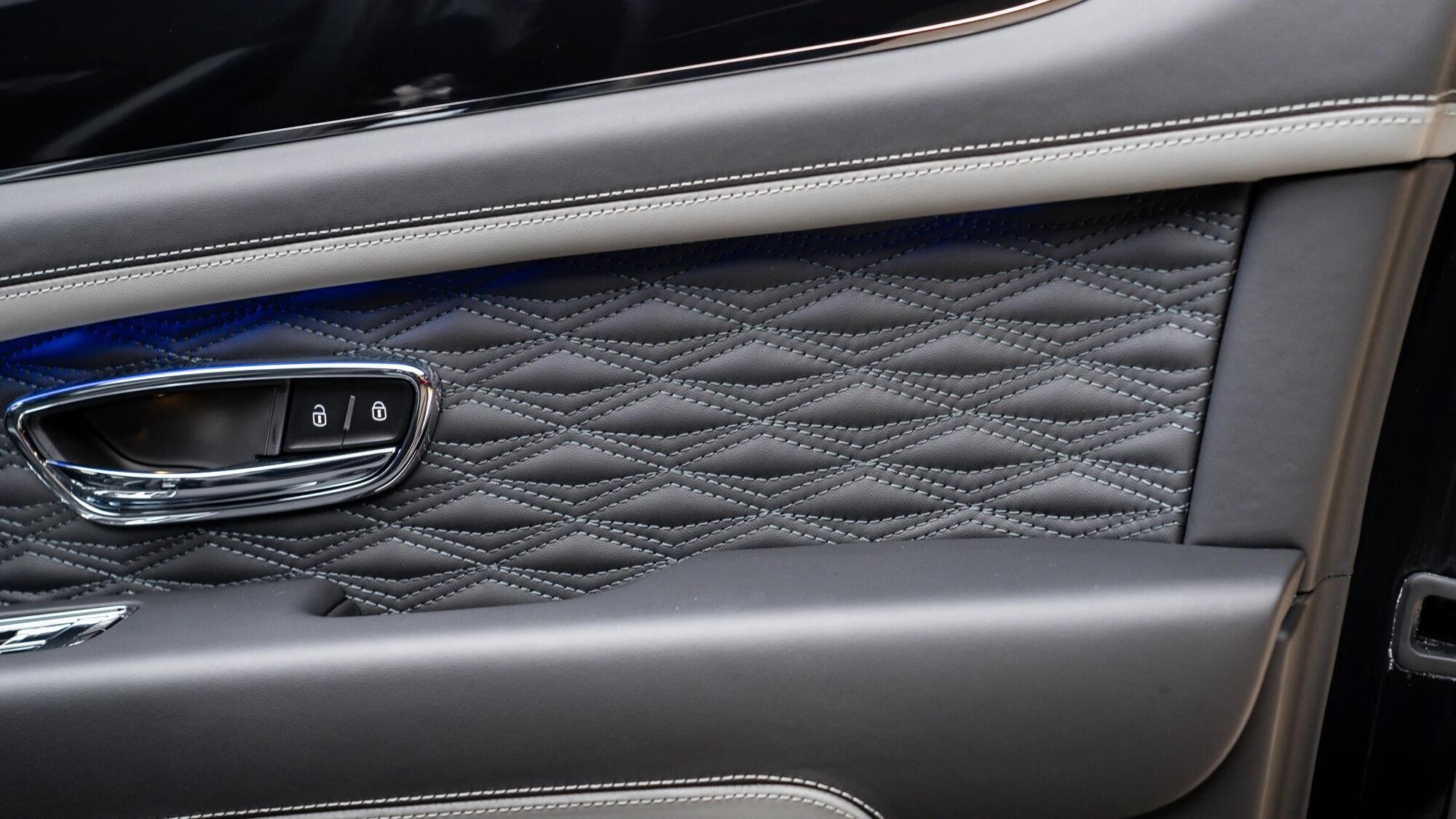 Bentley Bentayga view 23