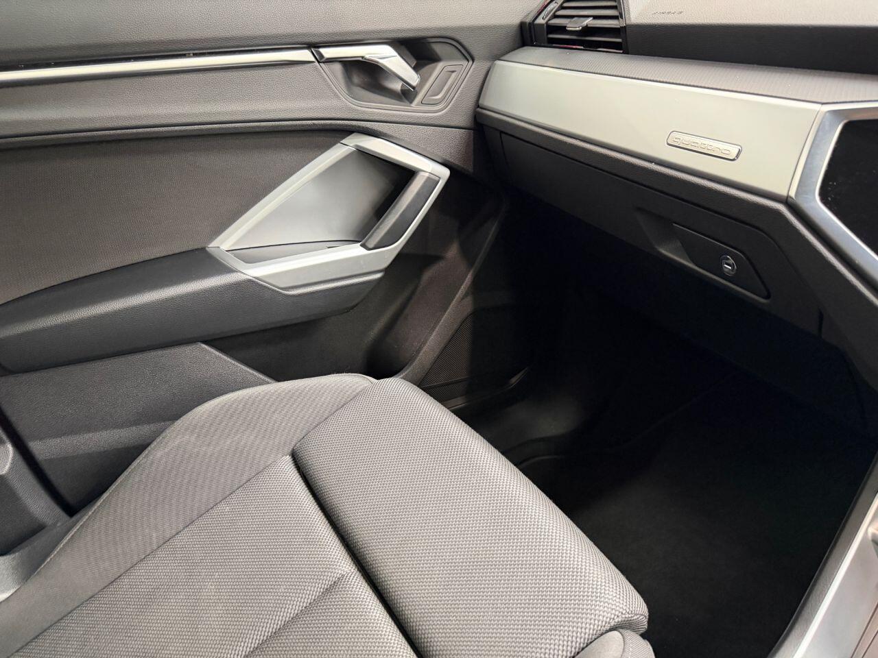 Audi Q3 view 45