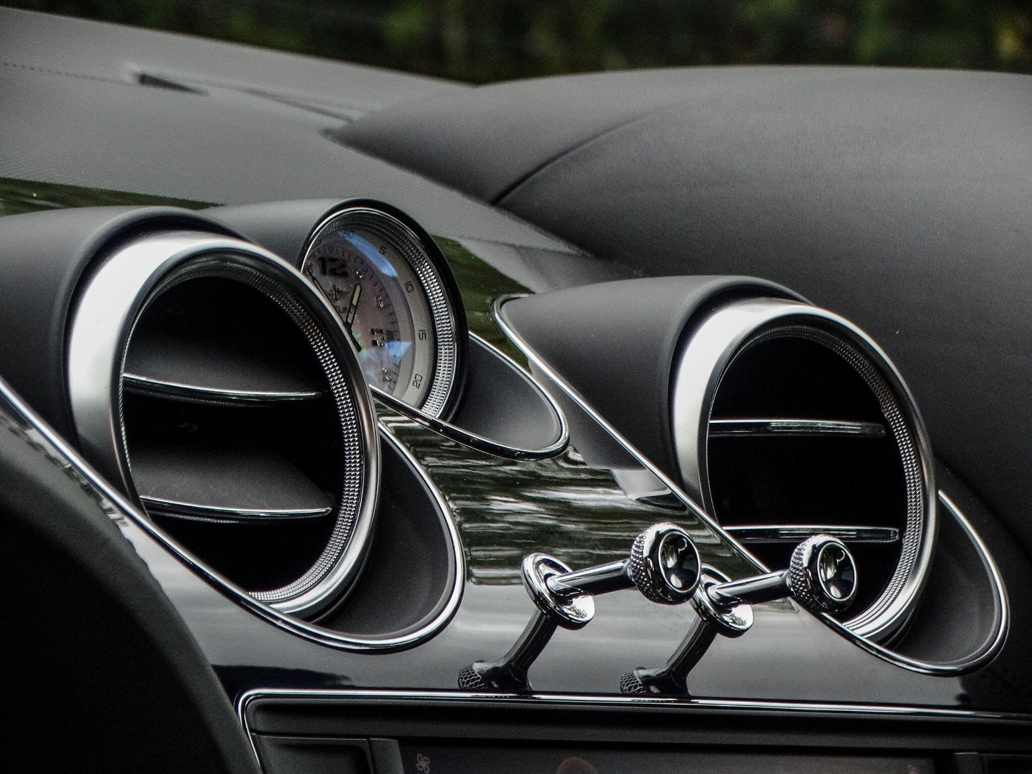 Bentley Bentayga view 25
