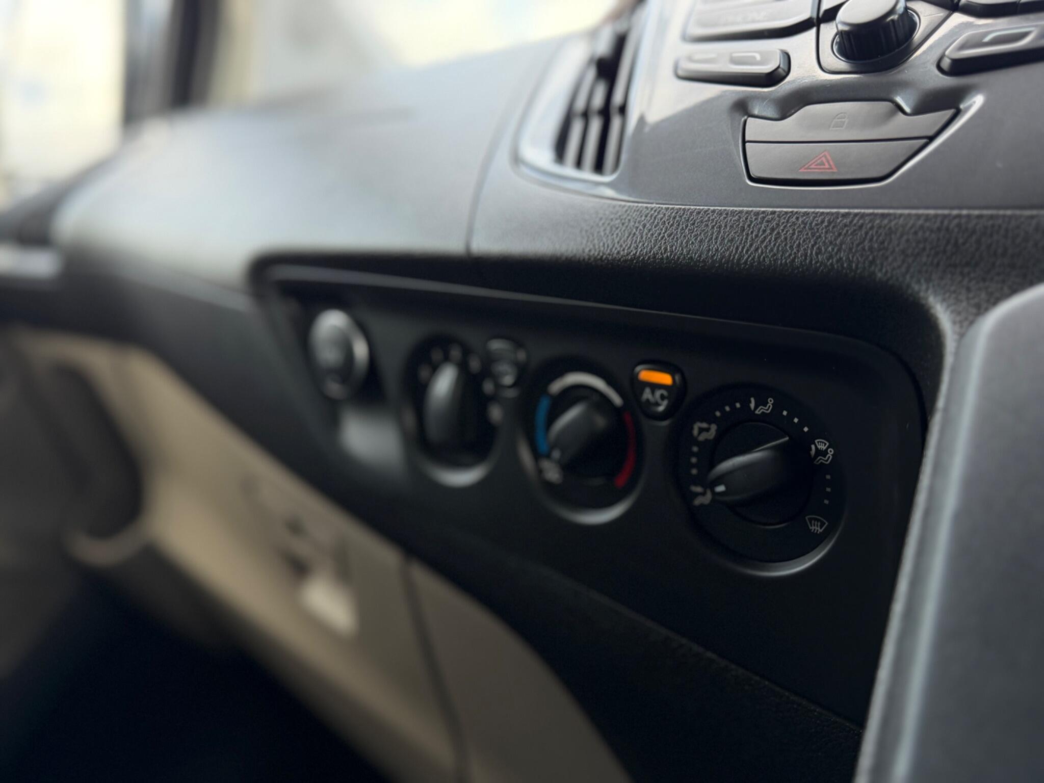 Ford Transit Custom view 14