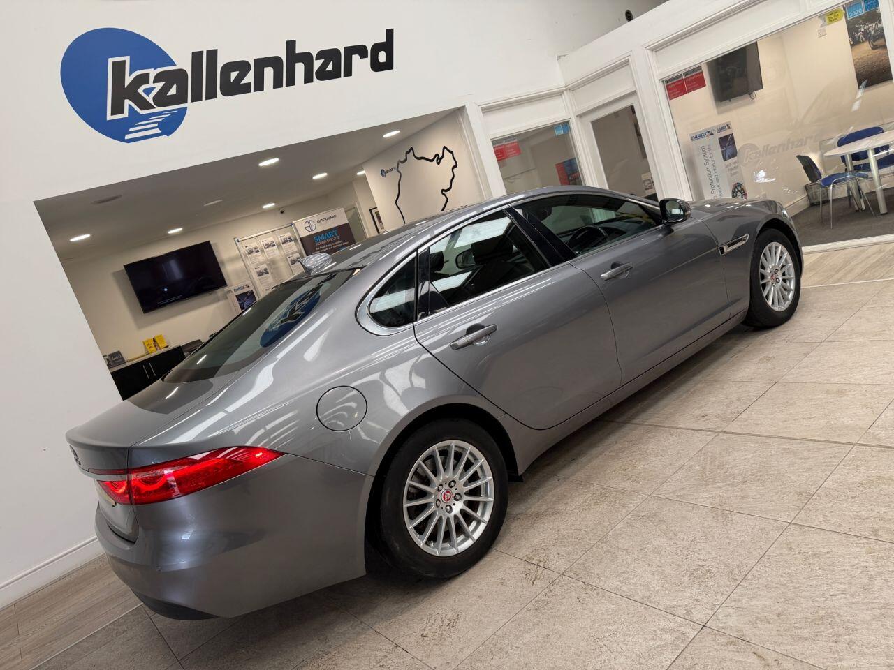 Jaguar XF view 14