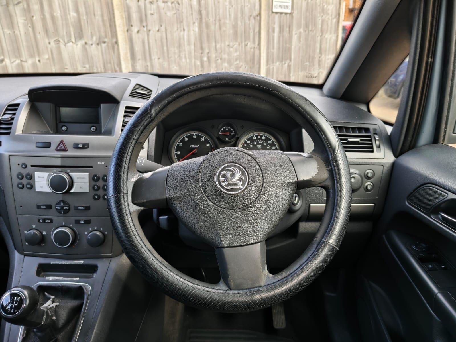 Vauxhall Zafira view 18