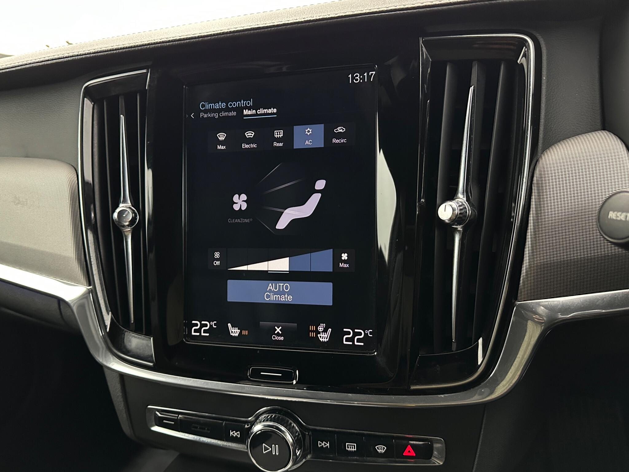 Volvo S90 view 25