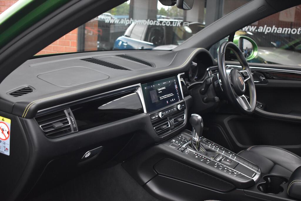 Porsche Macan view 45