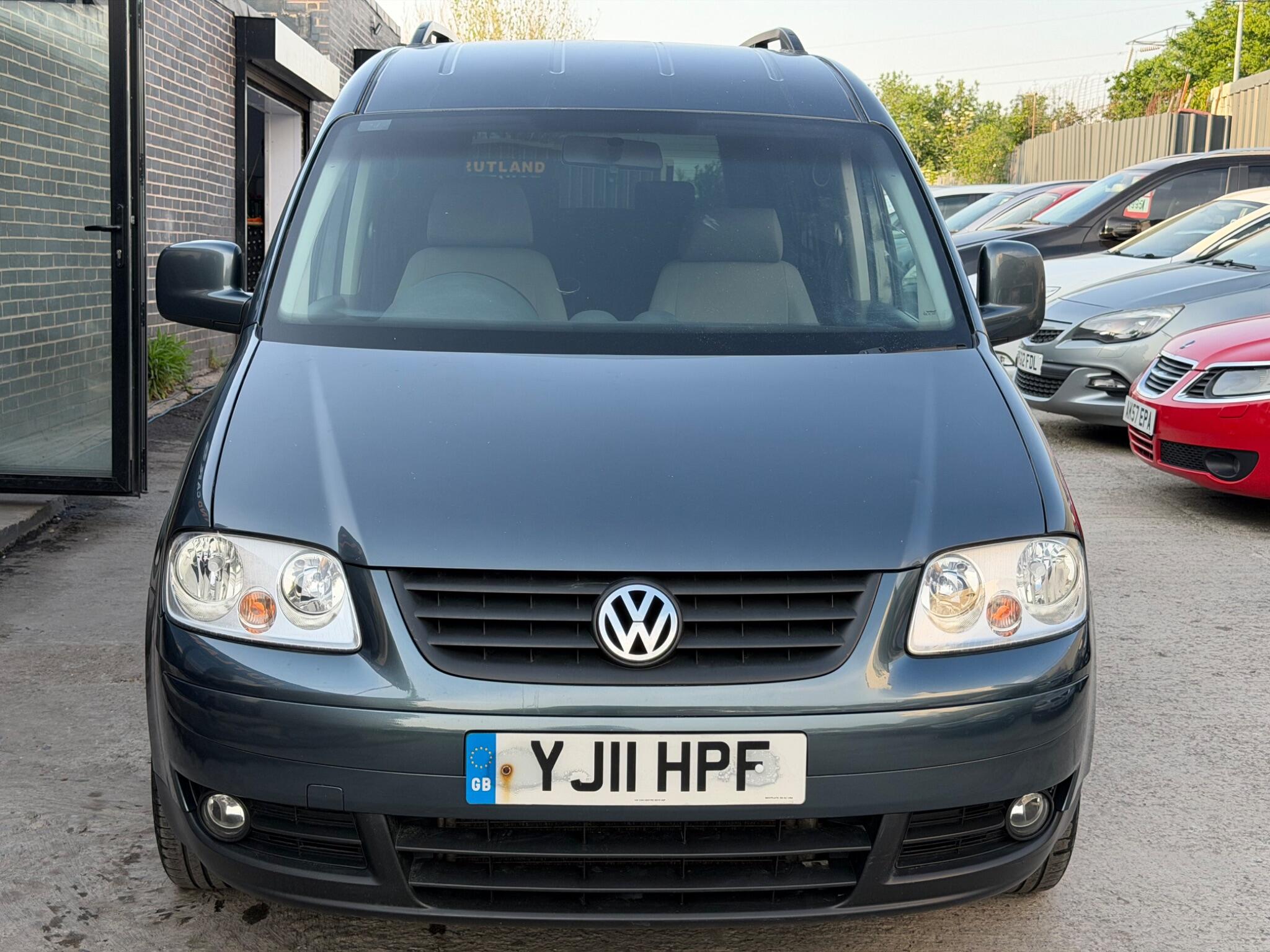 Volkswagen Caddy Maxi Life view 3