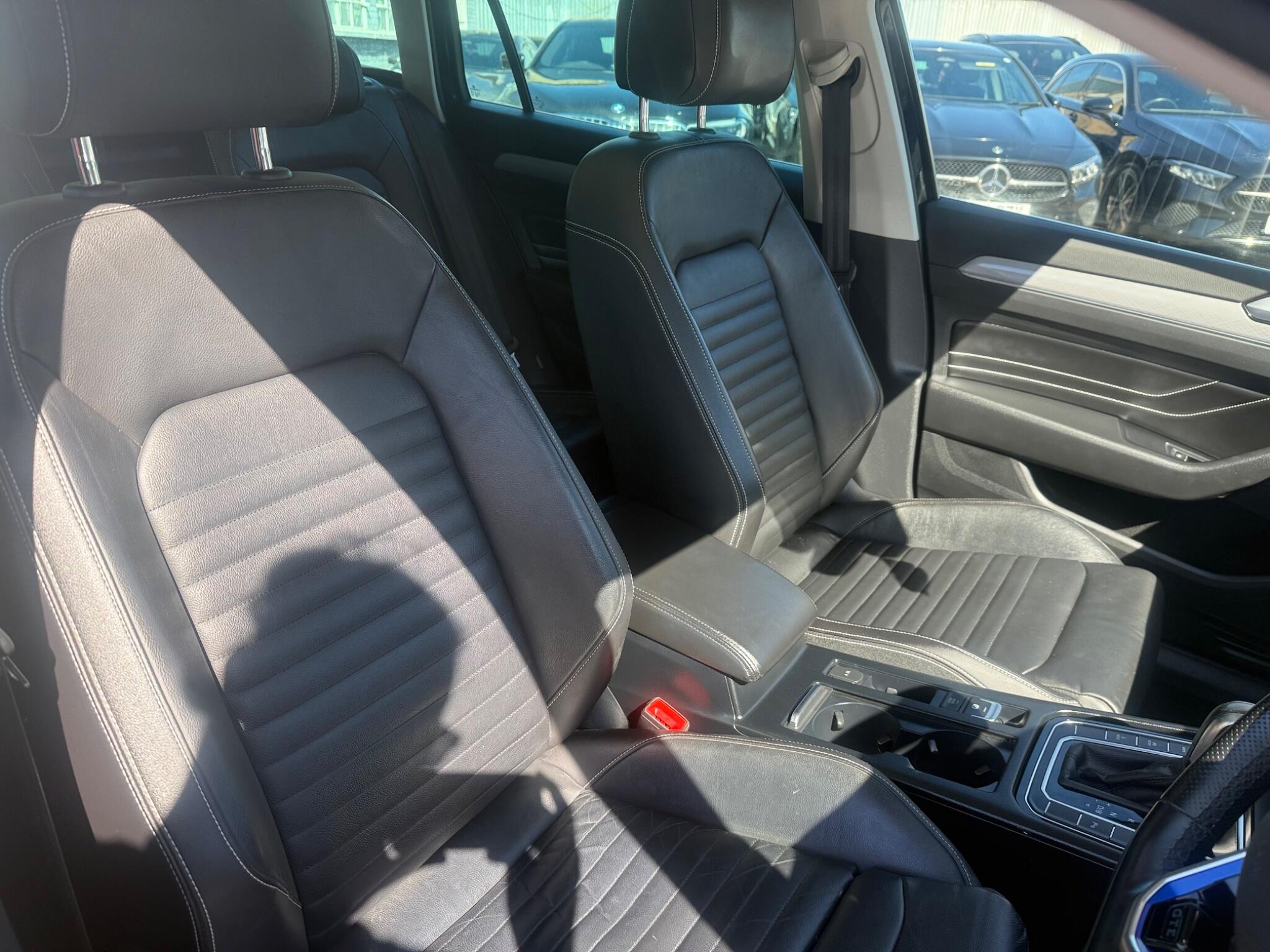 Volkswagen Passat view 14