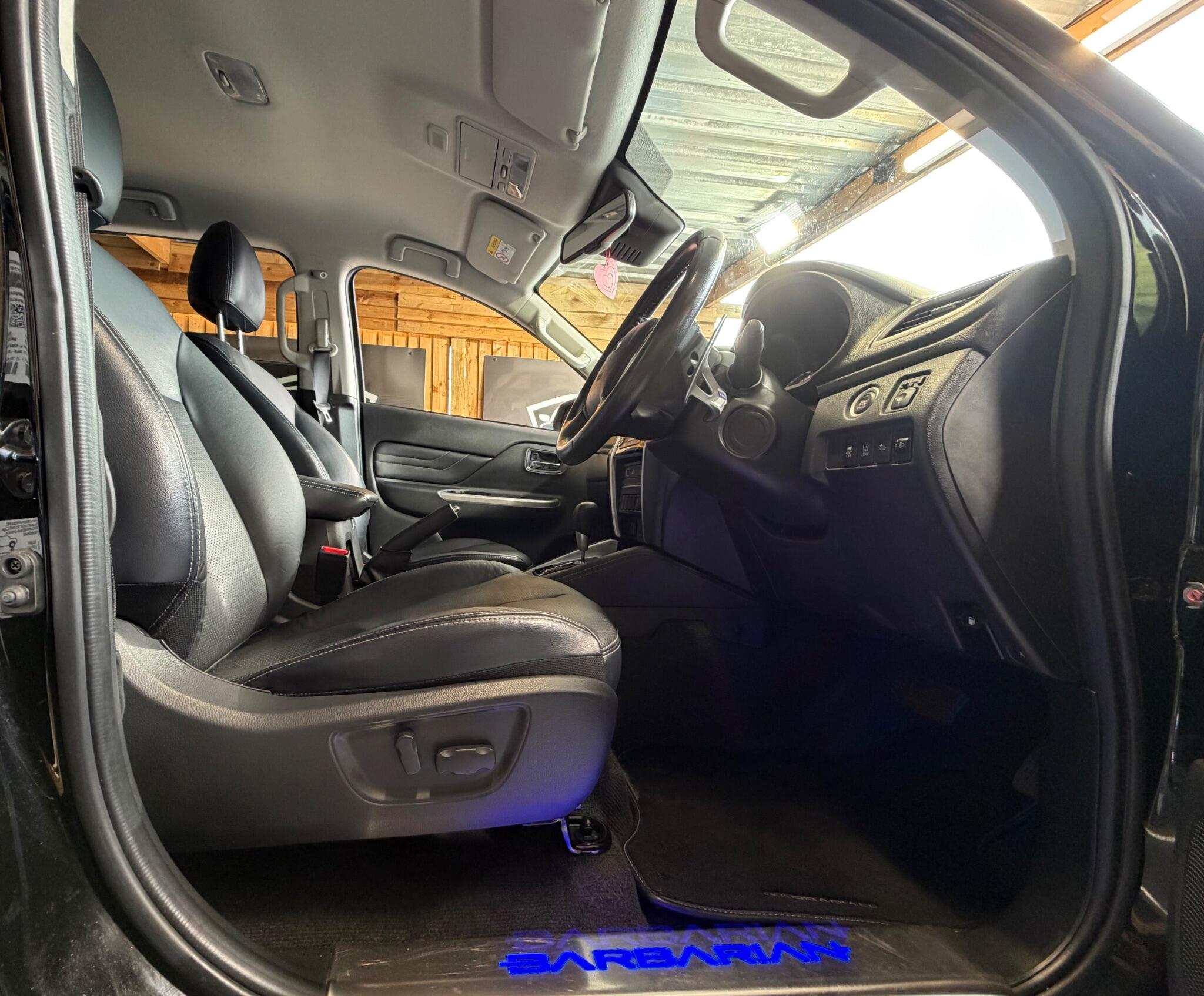 Mitsubishi L200 view 9