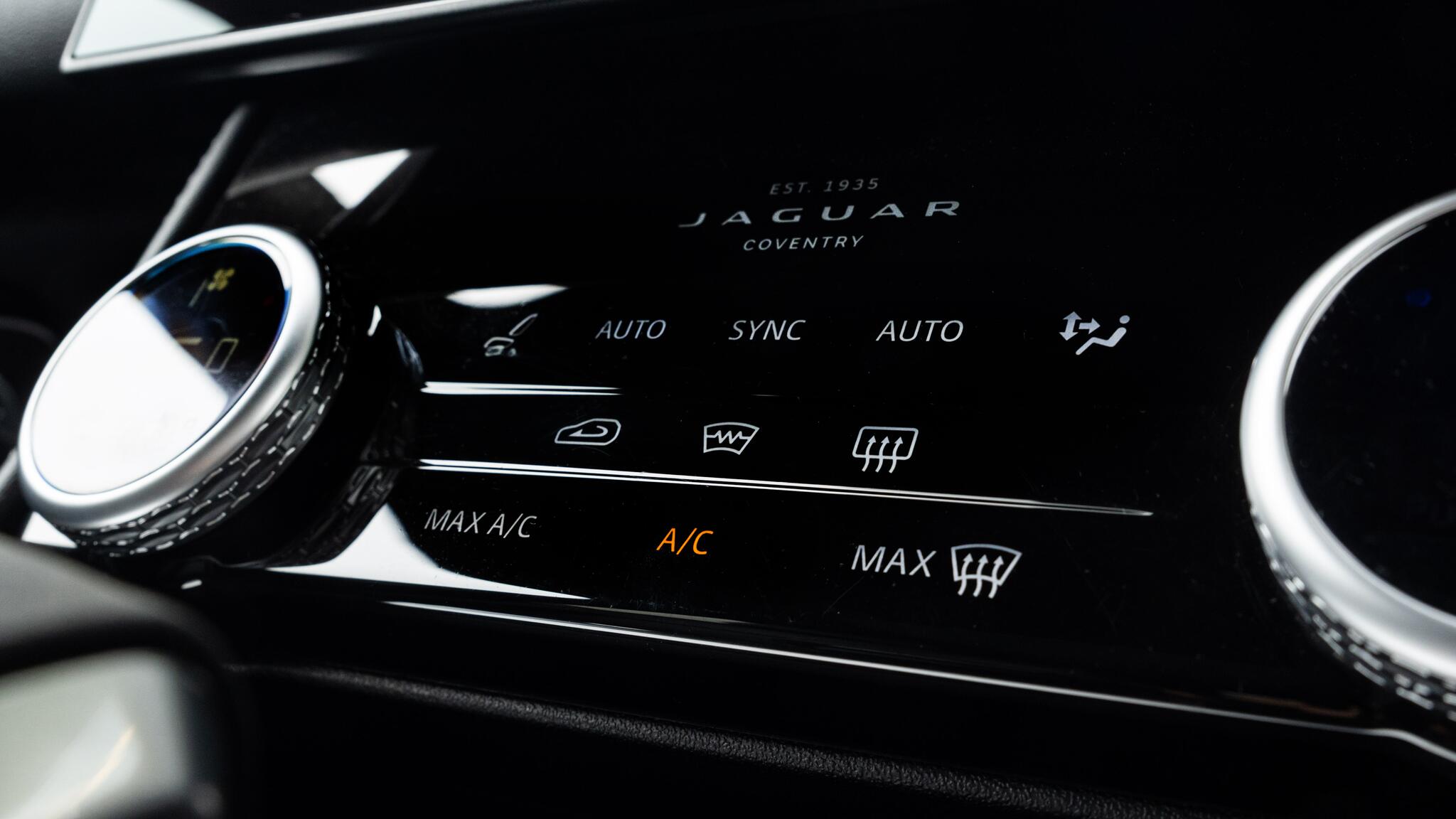 Jaguar F-Pace view 70