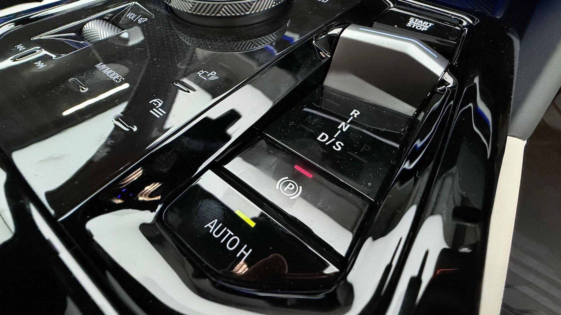 BMW 5 Series view 19