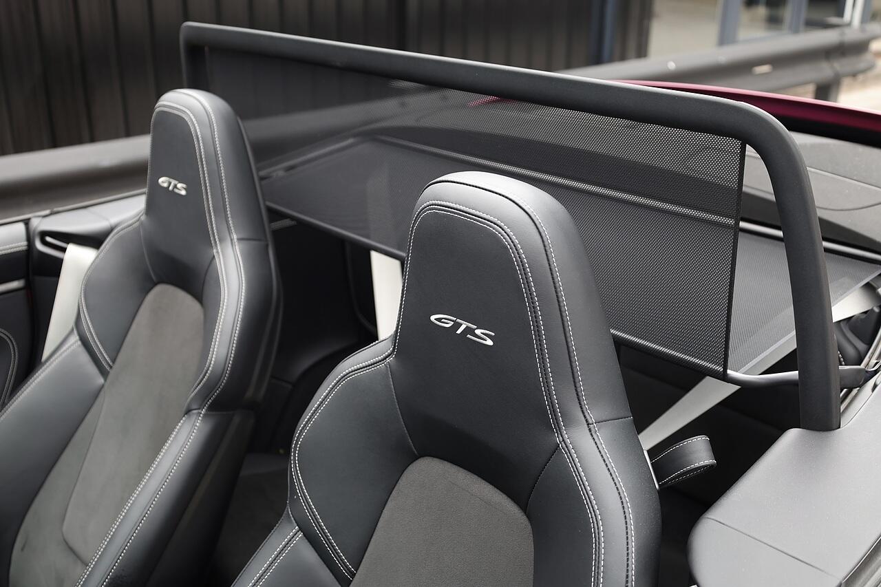 Porsche 911 view 11