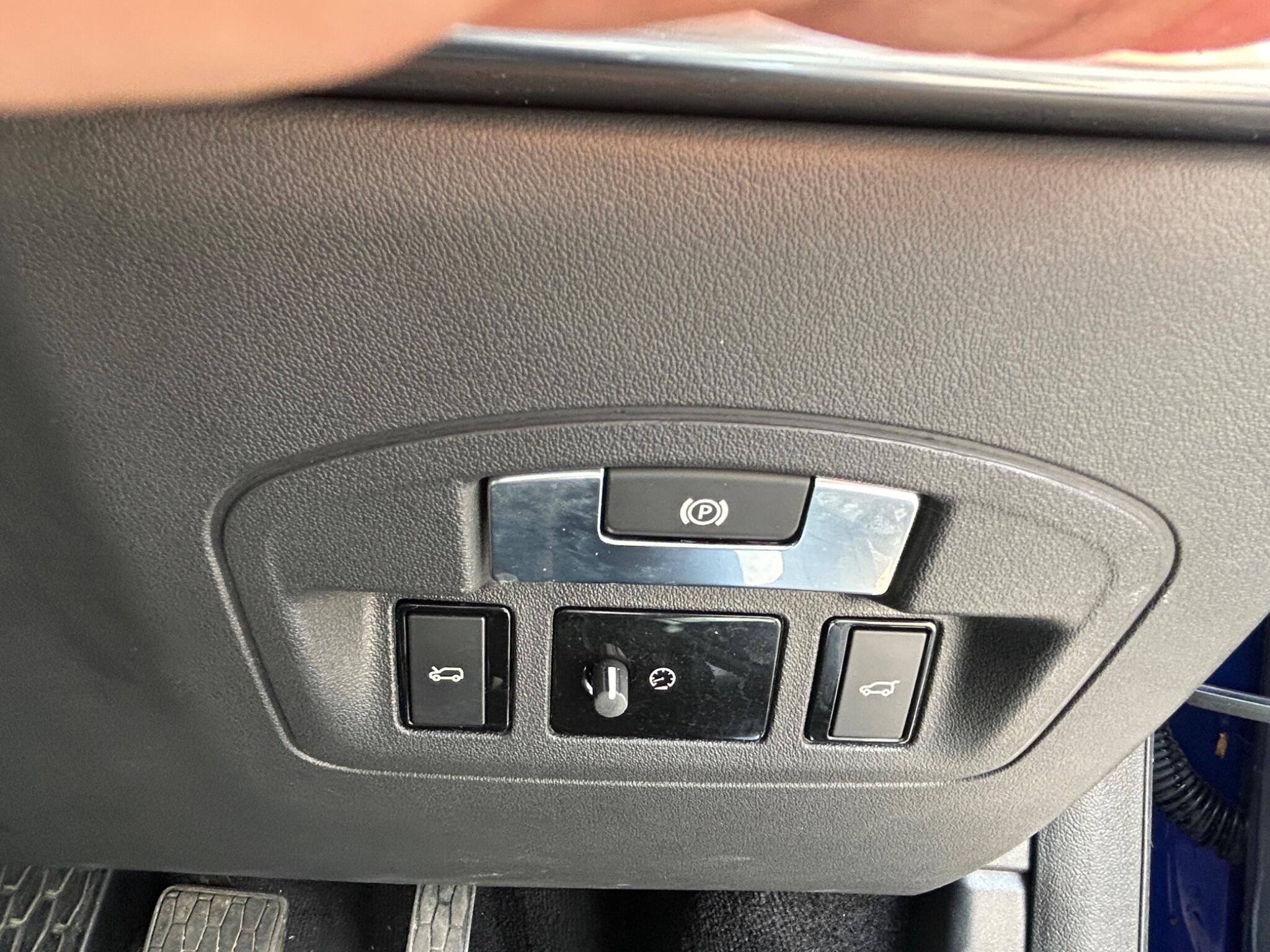 Jaguar I-Pace view 32