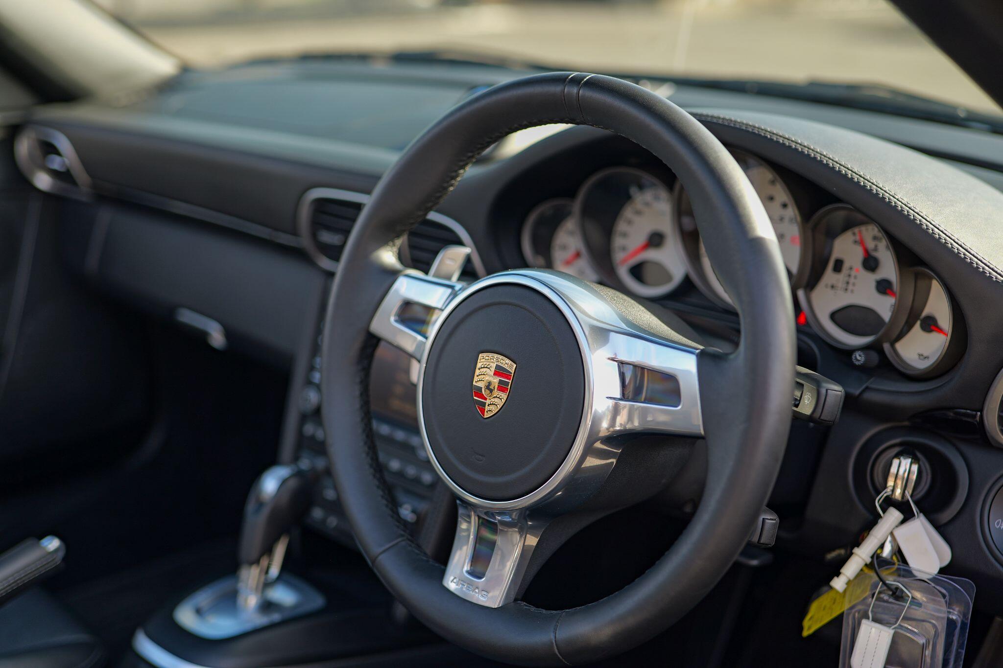 Porsche 911 view 17