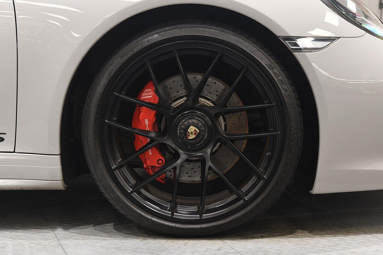 Porsche 911 view 46