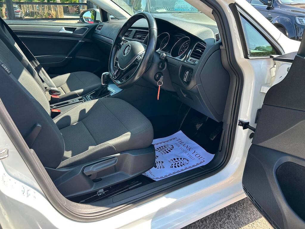 Volkswagen Golf view 8