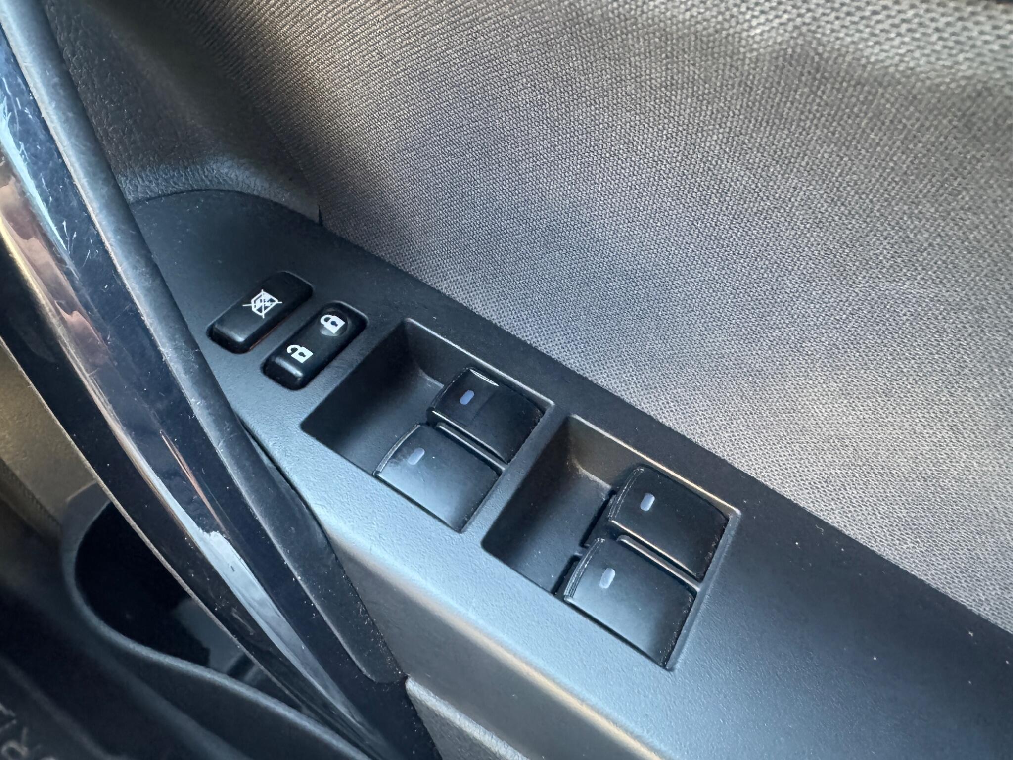Toyota Auris view 76