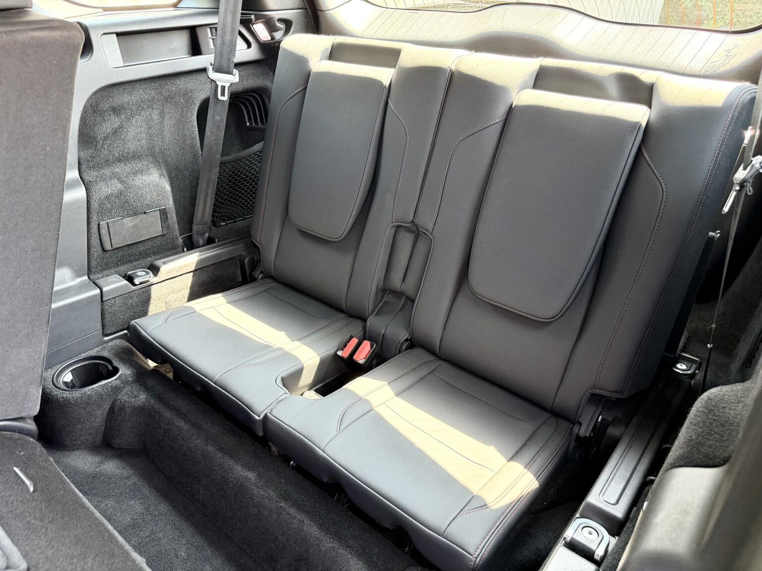 Land Rover Discovery Sport view 30