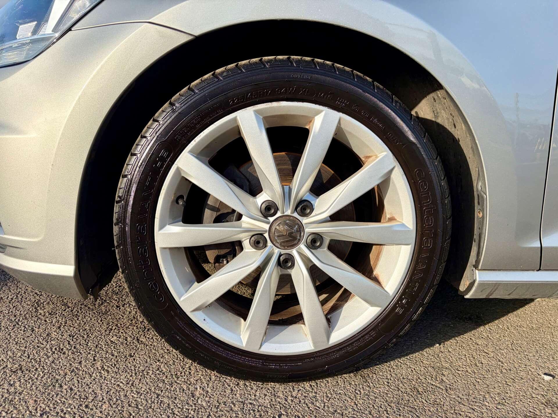 Volkswagen Golf view 13
