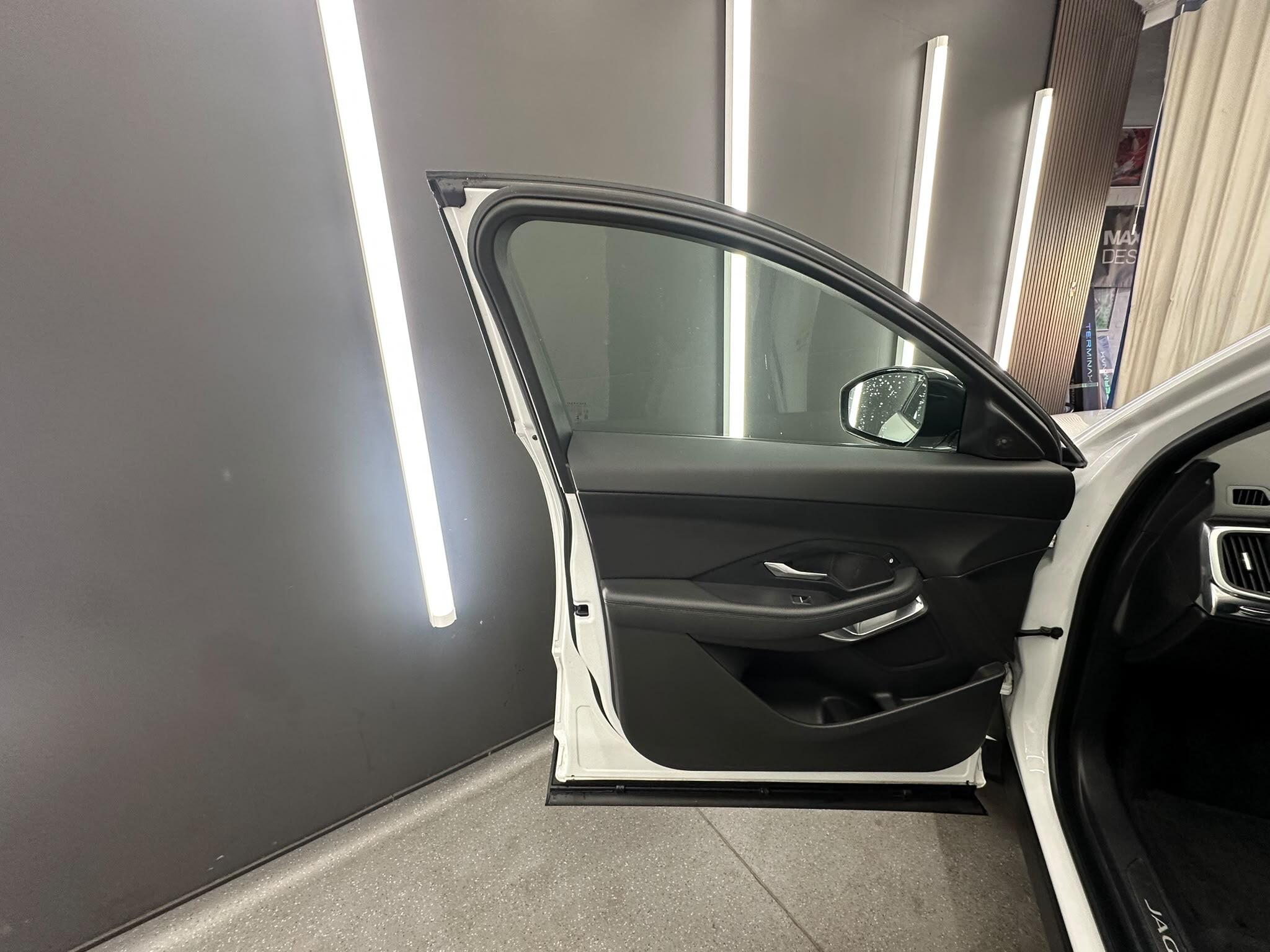 Jaguar E-Pace view 18