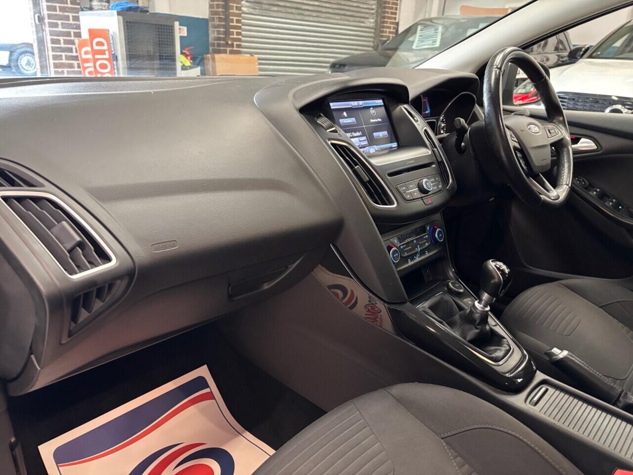 Ford Focus view 24