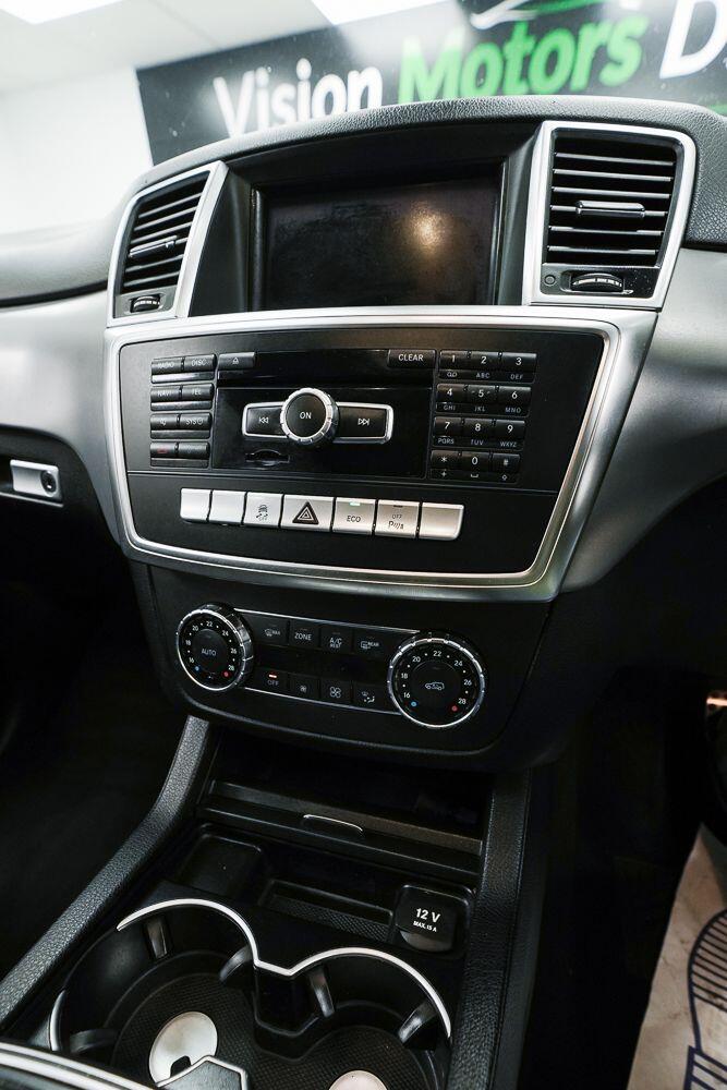 Mercedes-Benz M Class view 22