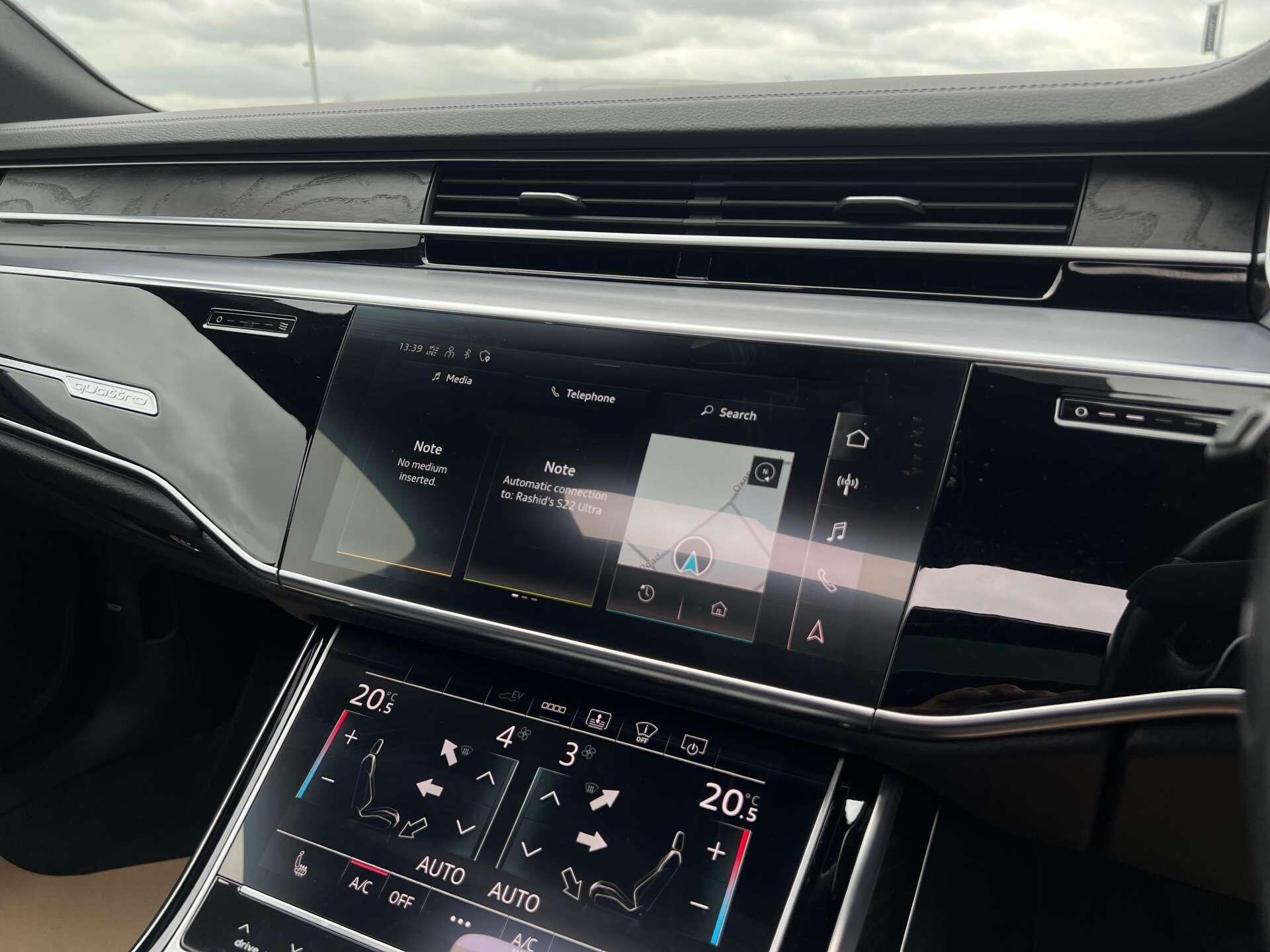 Audi A8 view 24