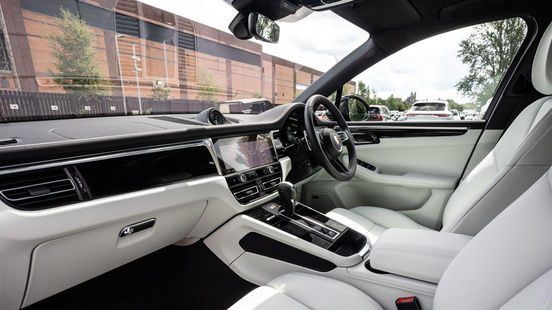 Porsche Macan view 9
