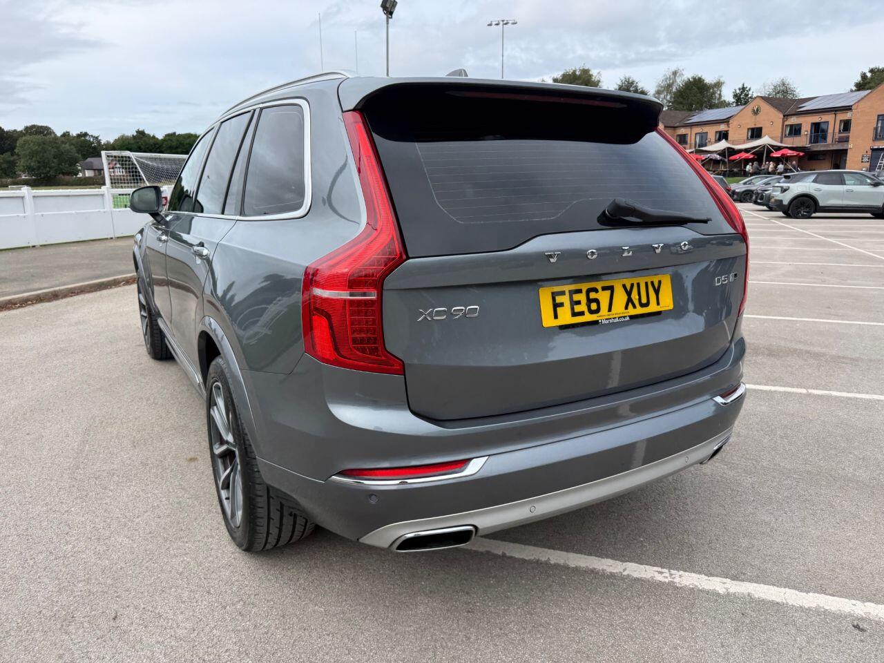 Volvo XC90 view 40