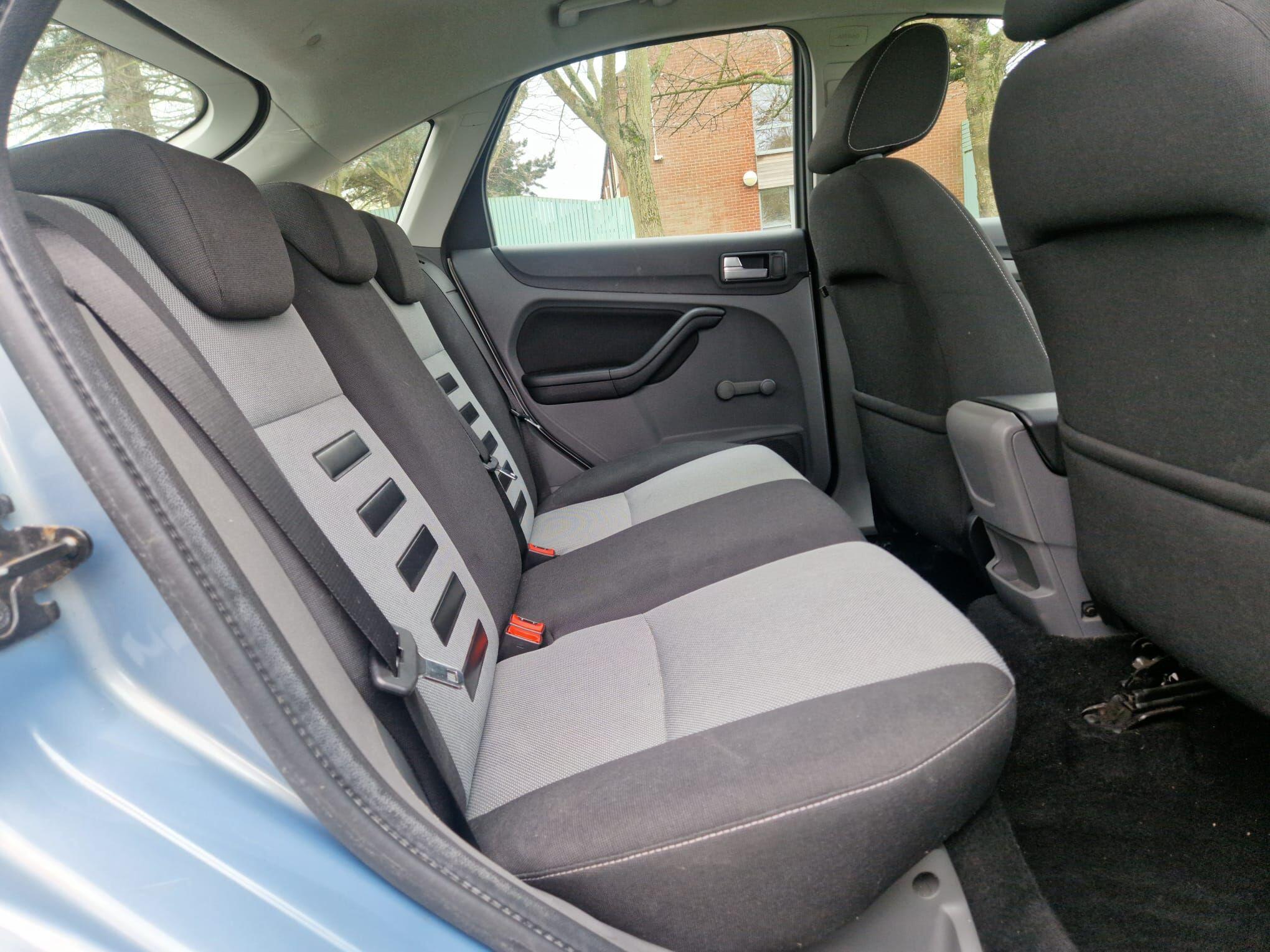 Ford Focus view 15